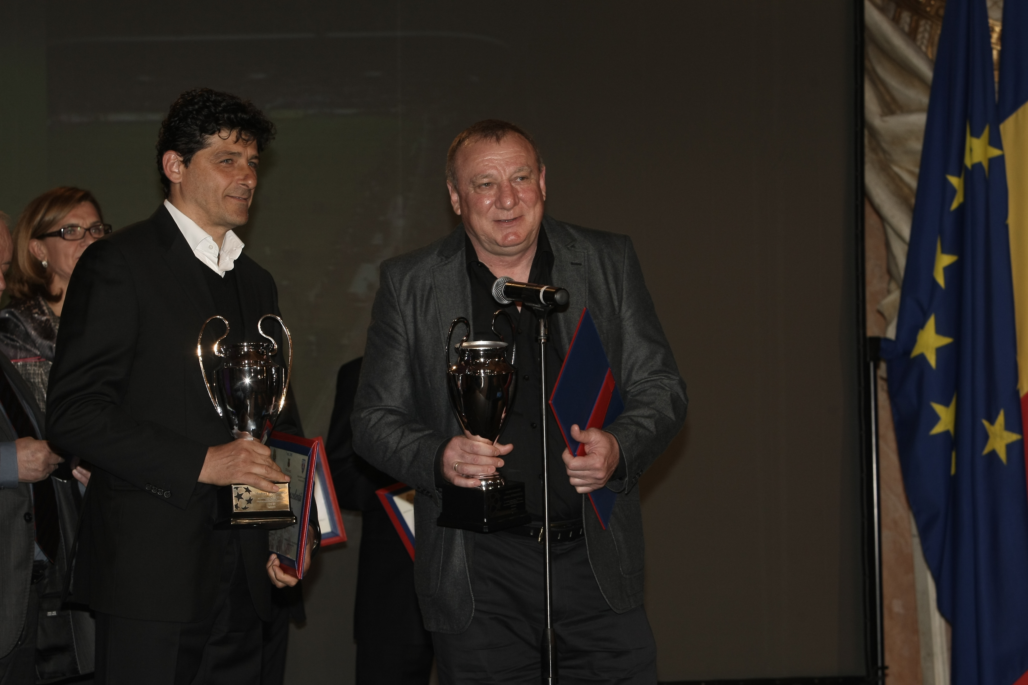 Eroii de la Sevilla au fost premiați de CSA Steaua, cu ocazia împlinirii a 30 de ani de la câștigarea CCE / FOTO și VIDEO