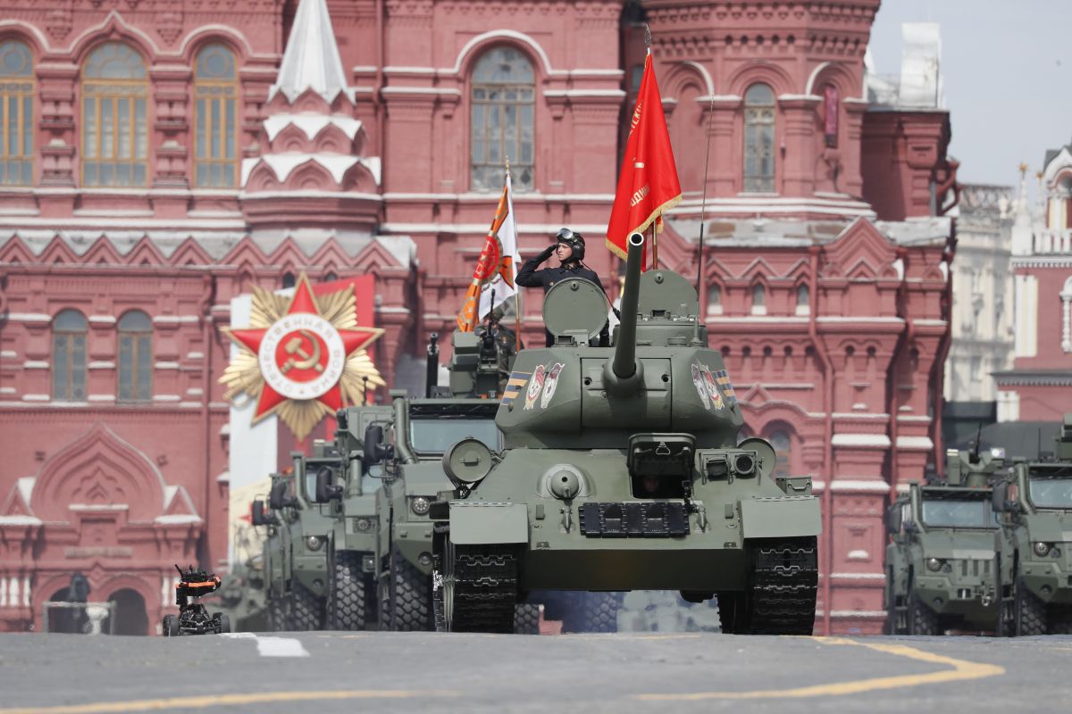 Pregătiri pentru parada de Ziua Victoriei, la Moscova. Armata a scos sute de soldați și vehicule militare pe străzi