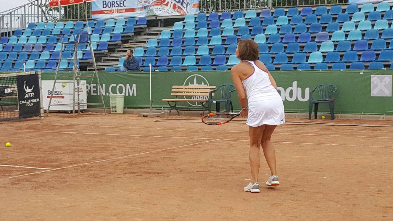 Carmen Iohannis a jucat tenis cu copiii, în Sibiu. Apariție de senzație pe teren / FOTO & VIDEO