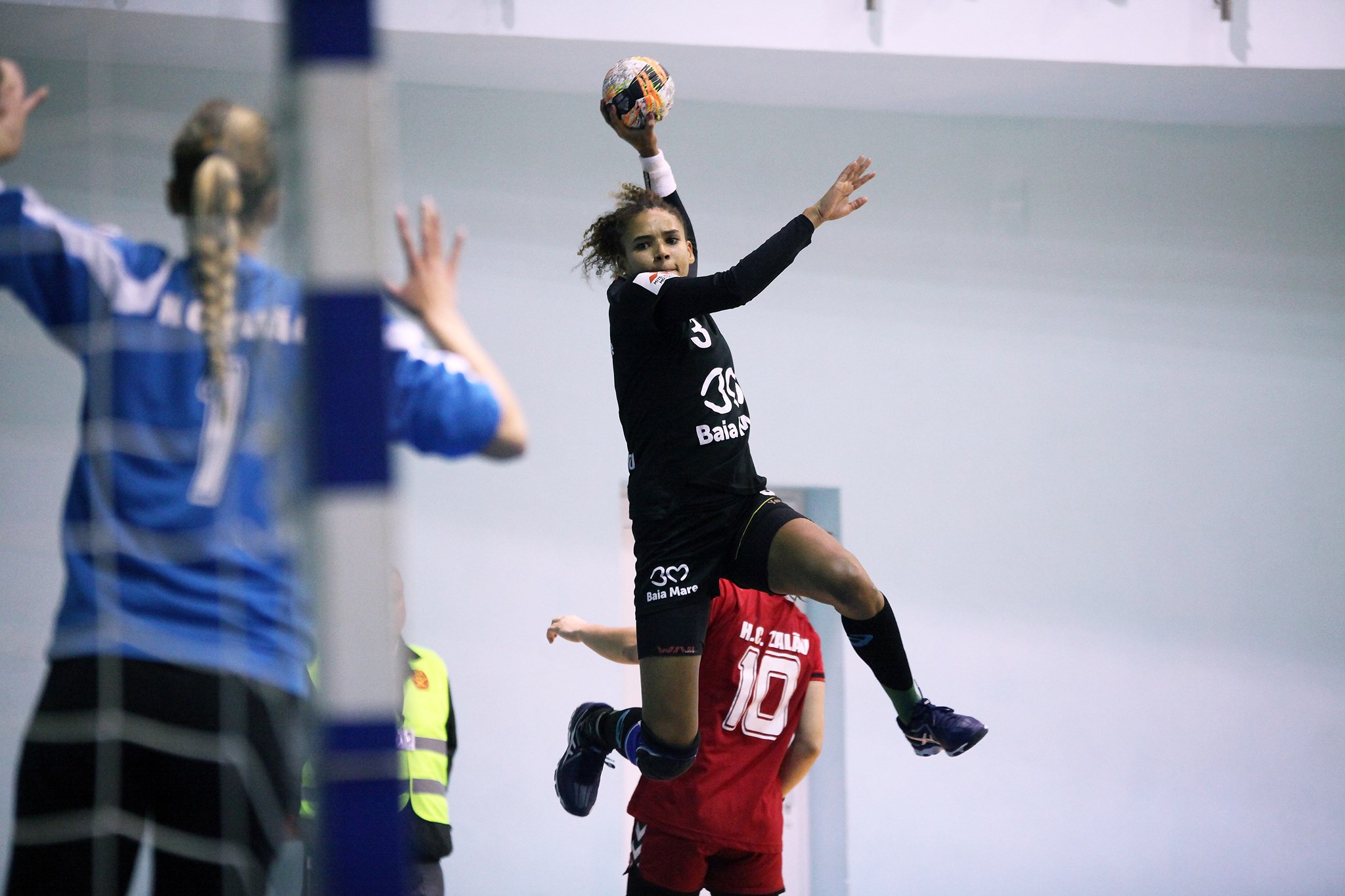 Scandal uriaș la meciul de handbal la Zalău - HCM Baia Mare: ^“Să înjuri ca în codru şi să fii rasist, asta înseamnă sa fii suporter al echipei din Zalău!”