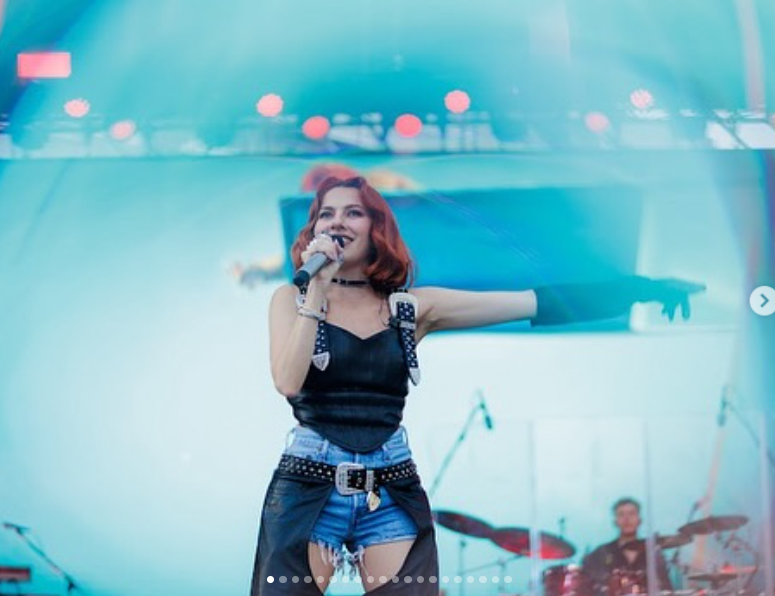 Ce i-a spus Lidia Buble unui jandarm care asigura ordinea la concertul ei. Gestul ei a atras atenția tuturor. „Am și eu grijă de tine”