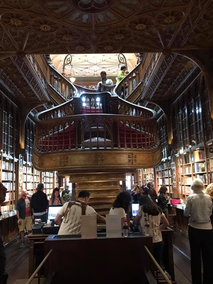 Harry Potter s-a născut la Porto! Am fost în mica librărie portugheză care a inspirat-o pe J.K. Rowling să scrie poveștile fantastice ale micilor vrăjitori