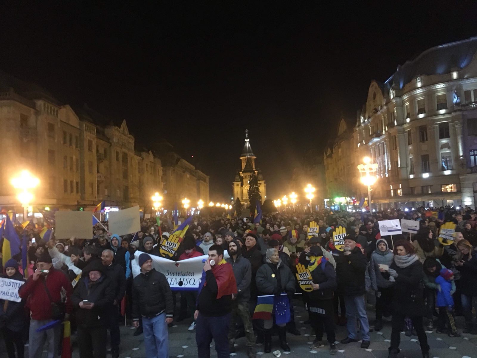 Proteste și în restul țării. Mii de oameni au ieșit în stradă să își strige nemulțumirile
