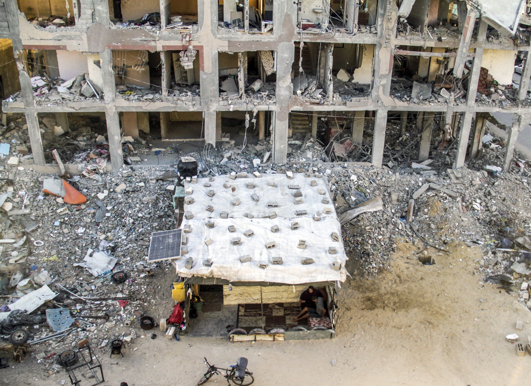 Israelul a făcut una cu pământul un oraș cu 200.000 de locuitori, în Gaza: „Auzim răniții când cer ajutor și unii dintre ei mor”