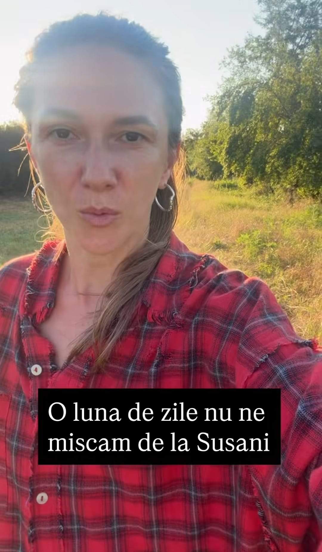 Adela Popescu a publicat noi imagini de la Șușani. Vedeta și soțul ei s-au mutat pentru o perioadă la țară. „Nu ne mai mișcăm de aici”