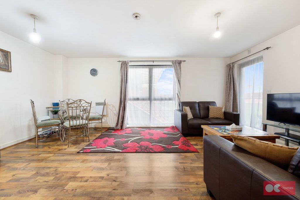 Apartament de vis pentru orice suporter, din balcon poți vedea perfect meciul. Unde se află și cât costă