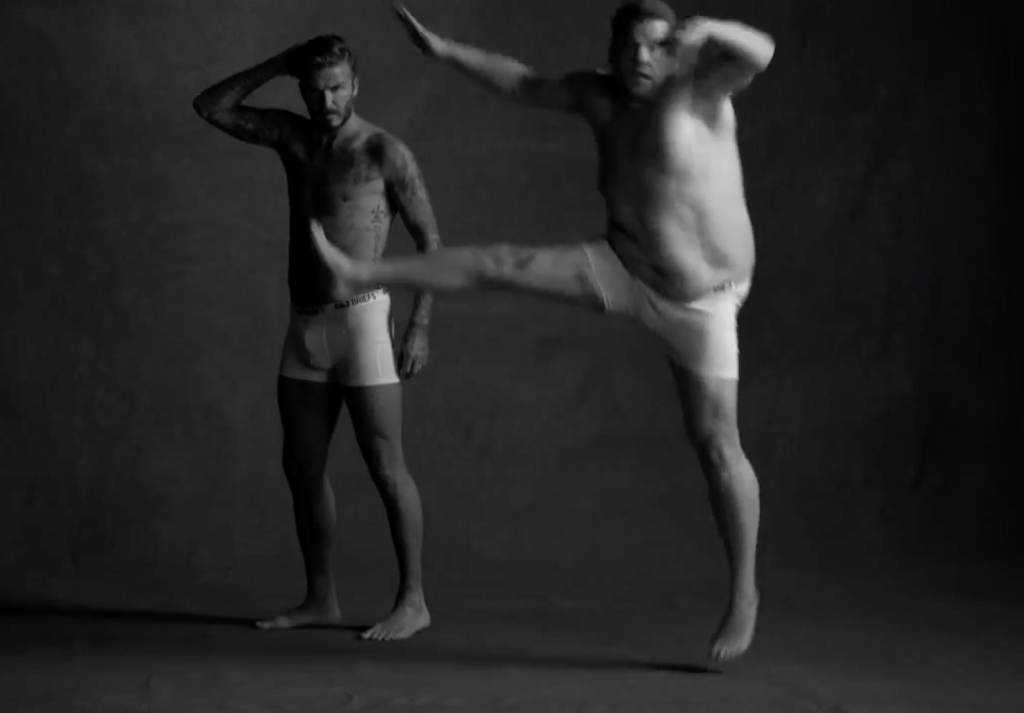 David Beckham s-a luat peste picior într-un clip în care apare alături de un actor englez / VIDEO