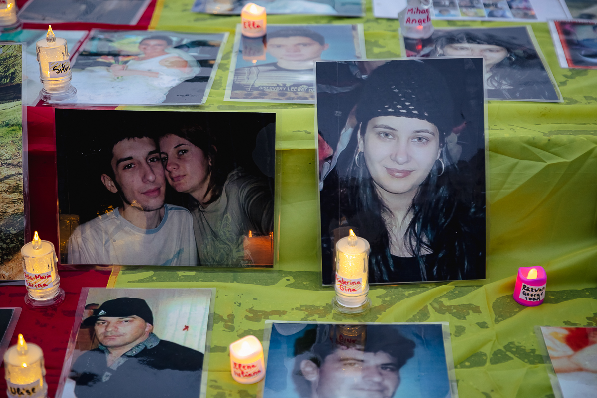 REPORTAJ. Victimele accidentelor auto au fost comemorate, la Bârlad, cu preot şi poliţişti: „Să nu mai avem asfalt însângerat!”