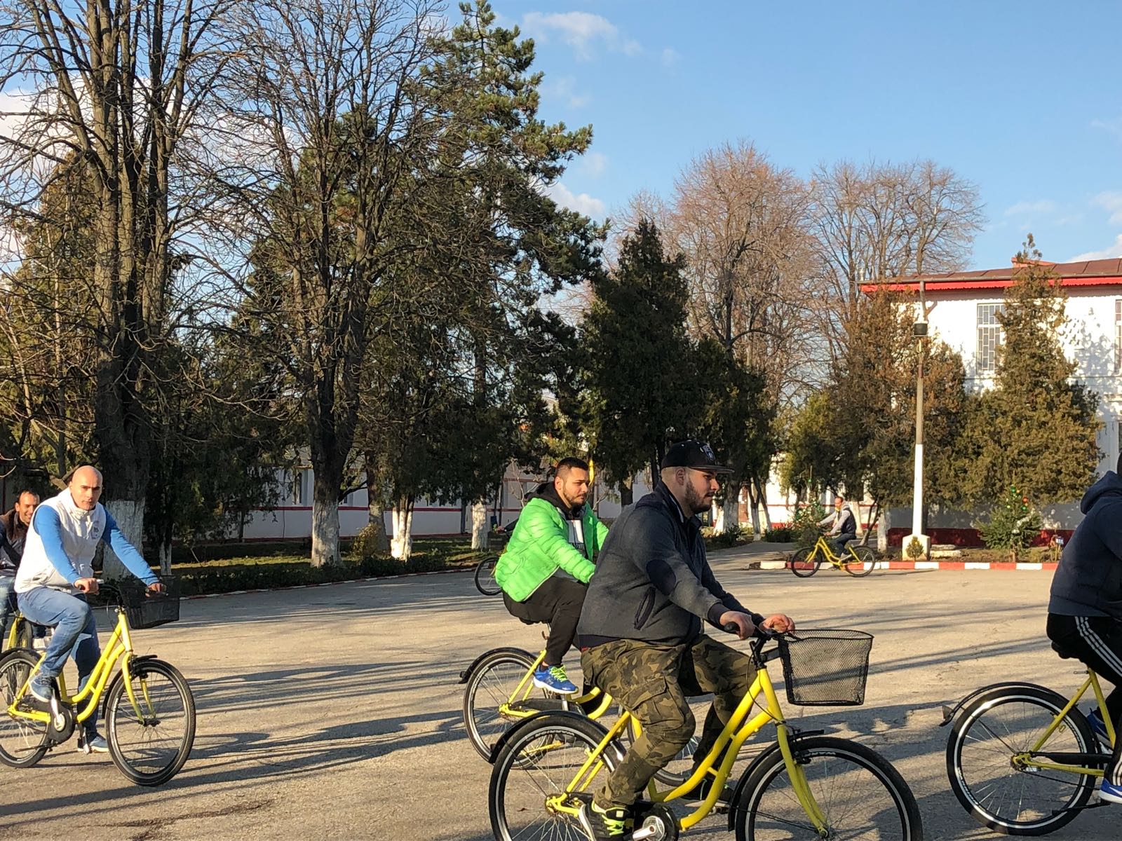Cristi Borcea și Victor Becali se vor plimba cu bicicleta în pușcărie. Vor pedala cu gardienii pe urme!