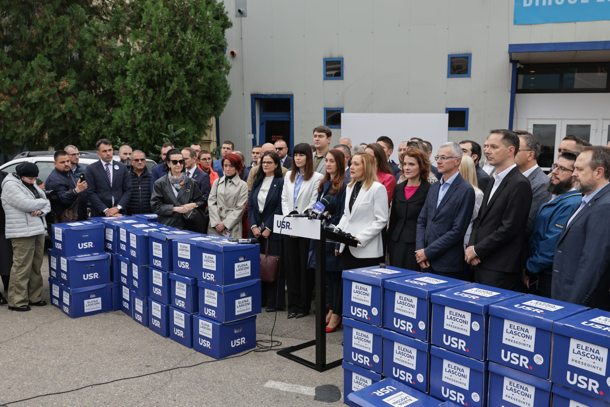 Elena Lasconi și-a depus candidatura la prezidențiale. Atac la Nicolae Ciucă: „Asta știe să facă, să execute ordine” | VIDEO