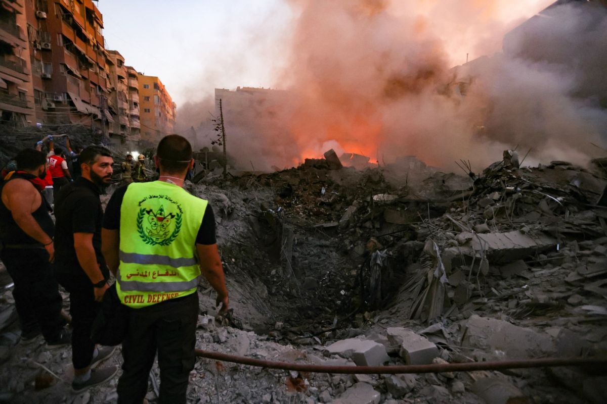 Bombardamente puternice în suburbiile capitalei libaneze Beirut. Israelul anunță că a vizat sediul central al Hezbollah