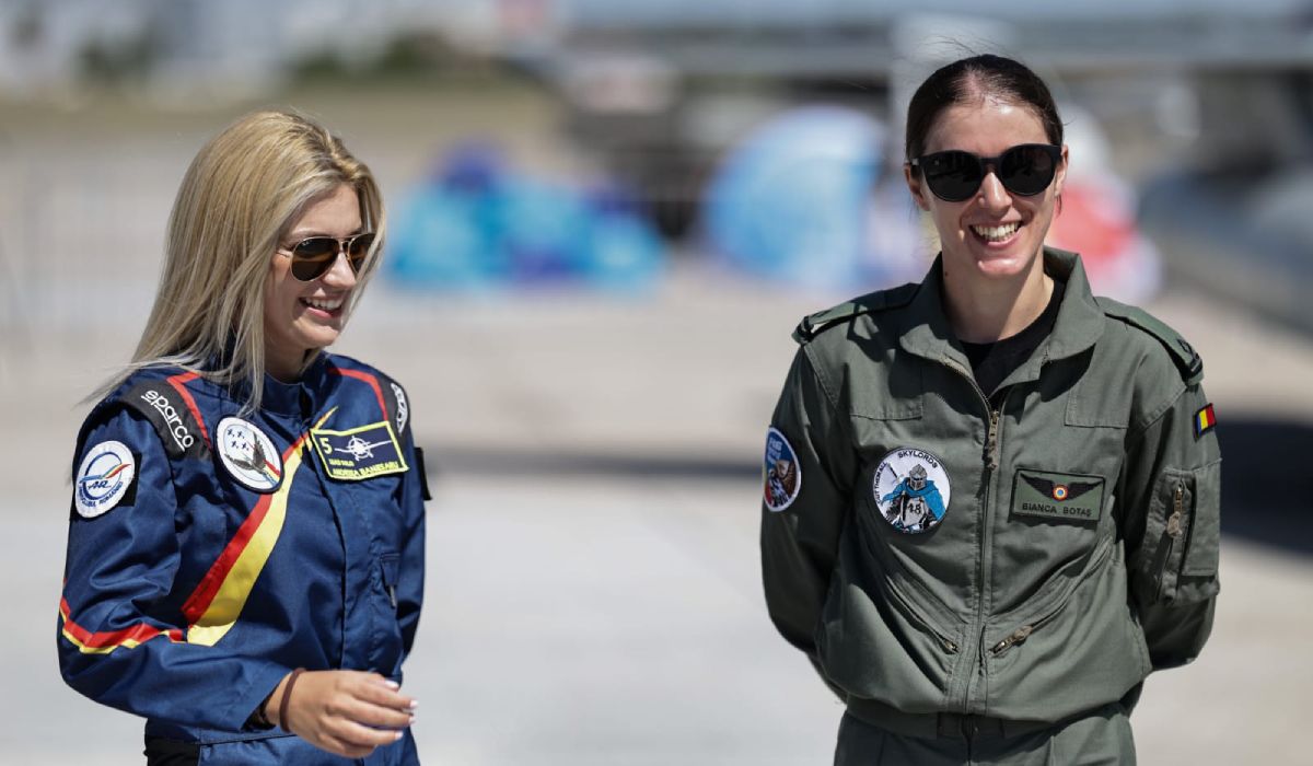 Două femei, același cer la BIAS 2025: Bianca Botaș, pilot F-16, și Andreea Bănesaru, pilot de acrobație, reprezintă România la show-ul aviatic