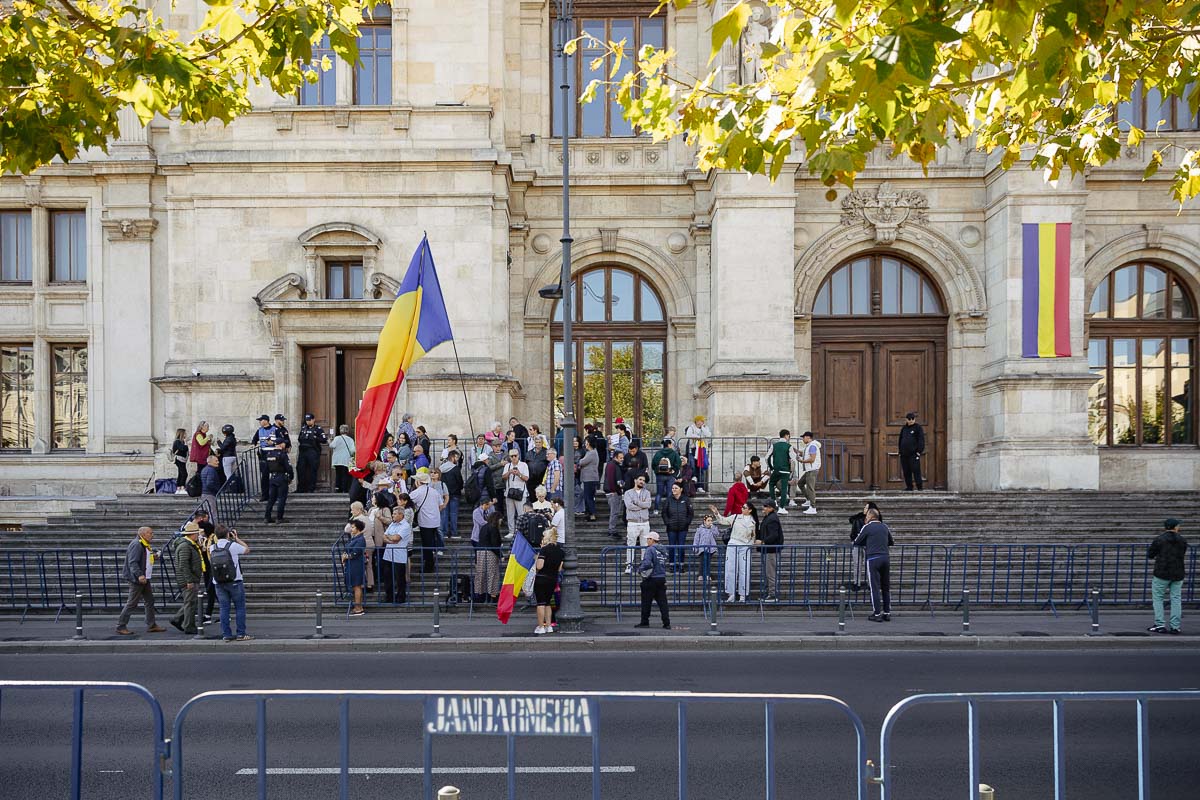 Călin Georgescu în sala de judecată. Ce a făcut în timpul procesului în care e acuzat de complicitate la tentativă de lovitură de stat