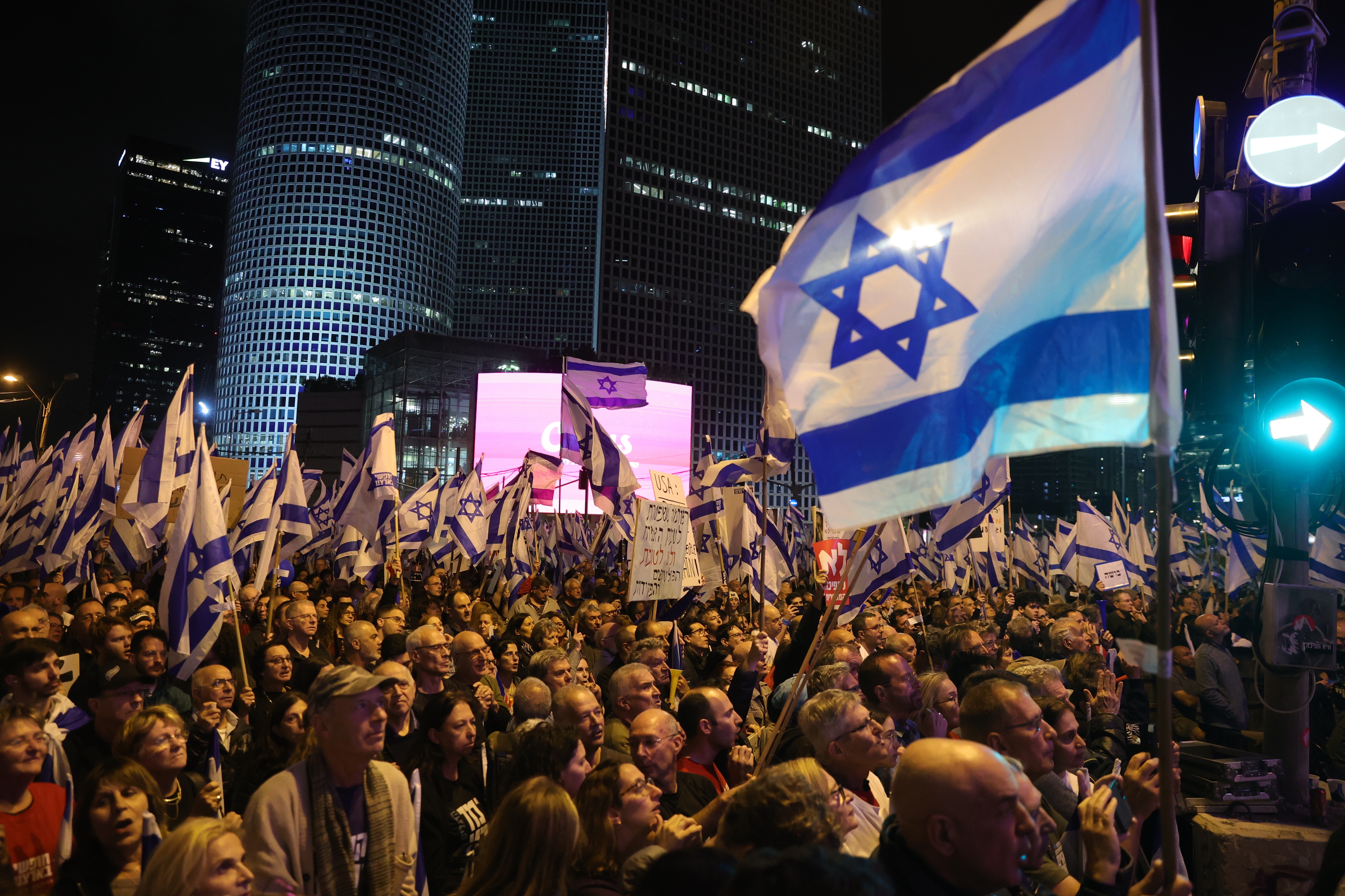 Proteste masive în Israel, pentru a 17-a săptămână la rând. Sute de mii de oameni, în stradă, împotriva reformei justiției