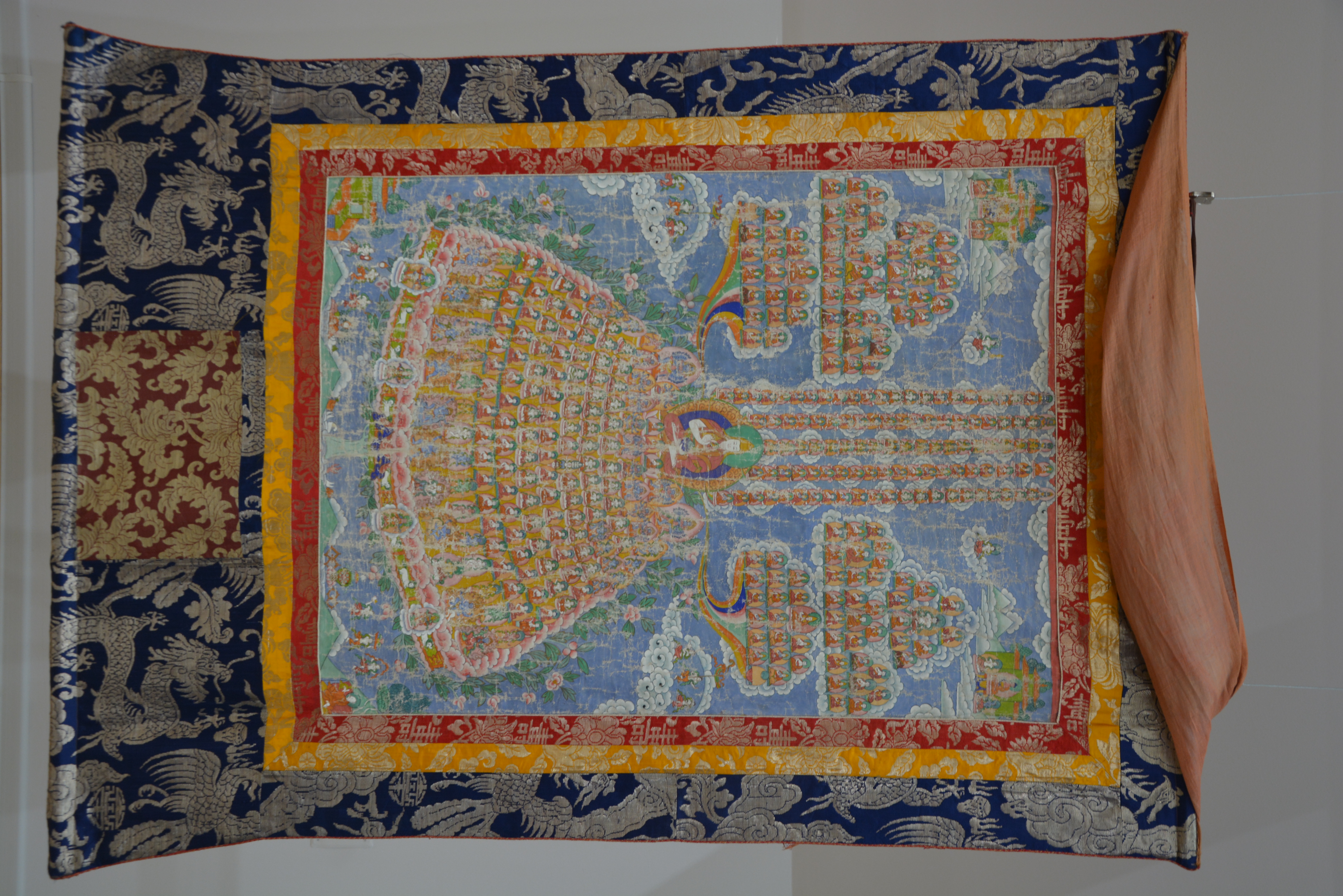 Prima expoziție de artă tibetană din România a fost deschisă la Suceava. Piesele fac parte din colecția lui Heinrich Harrer, a cărui aventură a fost transpusă în filmul ”Șapte ani în Tibet”