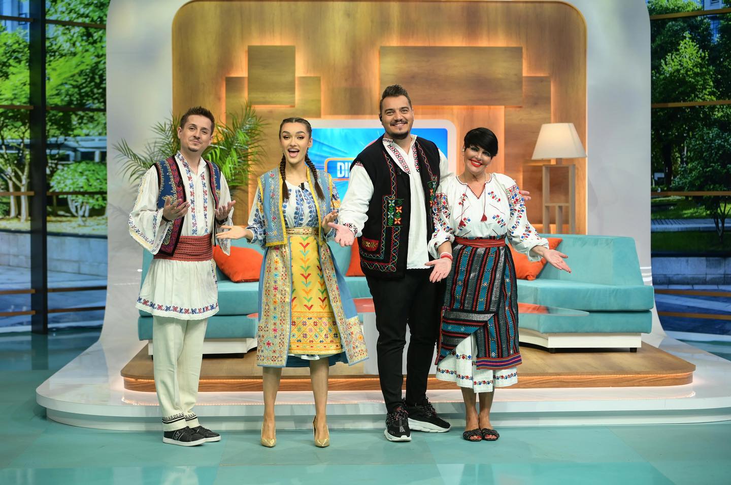 „Dimineața cu noi”, emisiunea prezentată de Bursucu, Viviana Sposub și George Tănase, scoasă din grila de toamnă Kanal D. Ce difuzează postul TV în locul matinalului