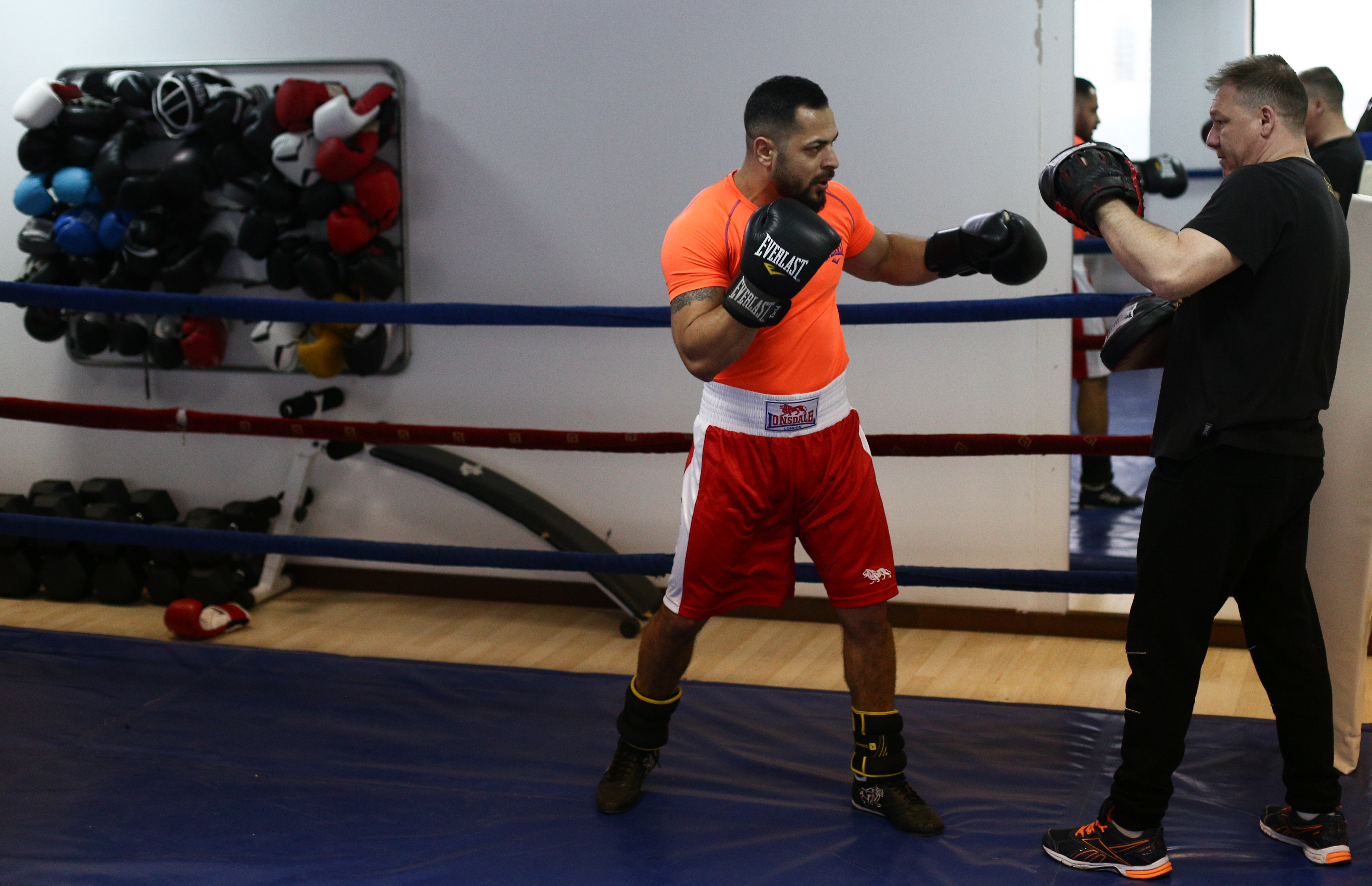 Robert Cristea promite show la gala de box profesionist de la Oradea. Își apără titlul național la semimijlocie: ”Mă bat cu oricine” | FOTO&VIDEO
