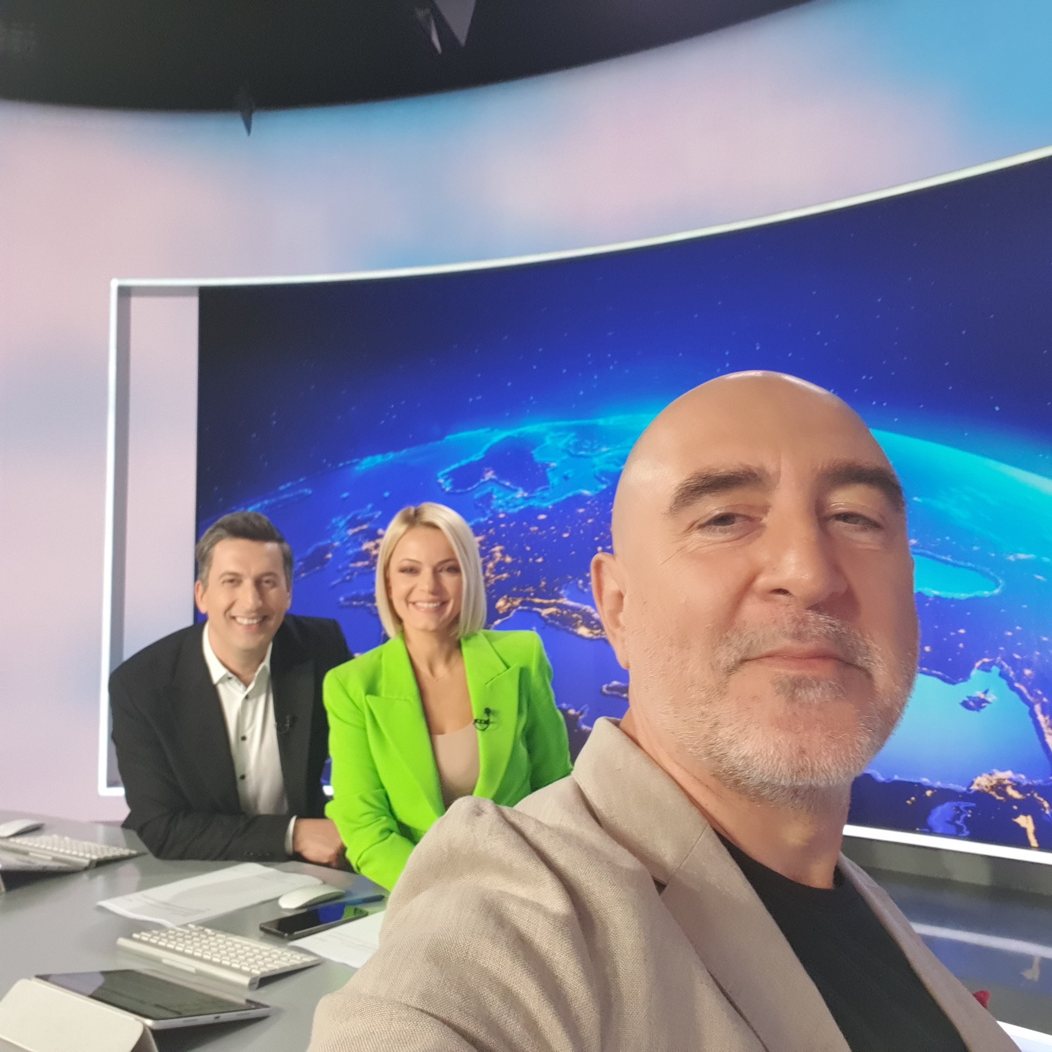 Prima imagine cu bebelușul lui Răzvan Exarhu. Realizatorul radio a devenit tată la 56 de ani. „Cum se spune, faceți o propoziție cu Candoare!”