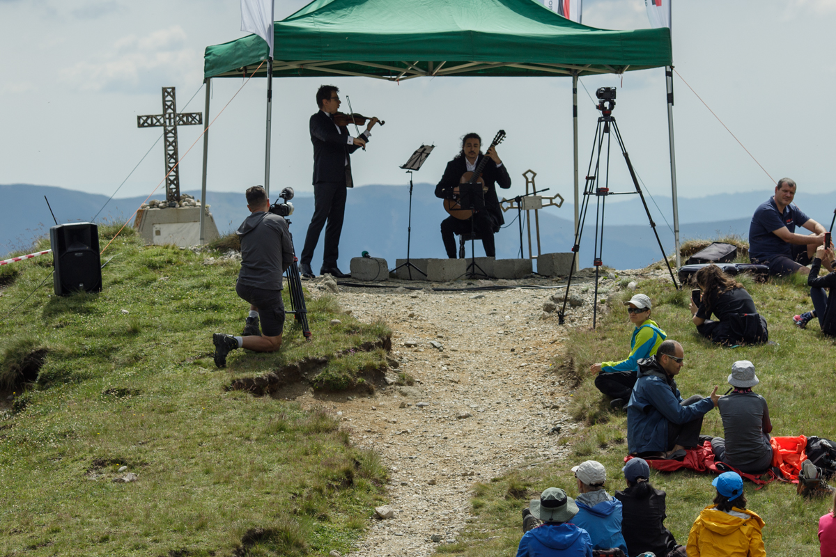 REPORTAJ la 2.025 de metri altitudine. Violonistul Alexandru Tomescu a dus Stradivariusul în Bucegi, în ultimul concert „Paganini Magic”