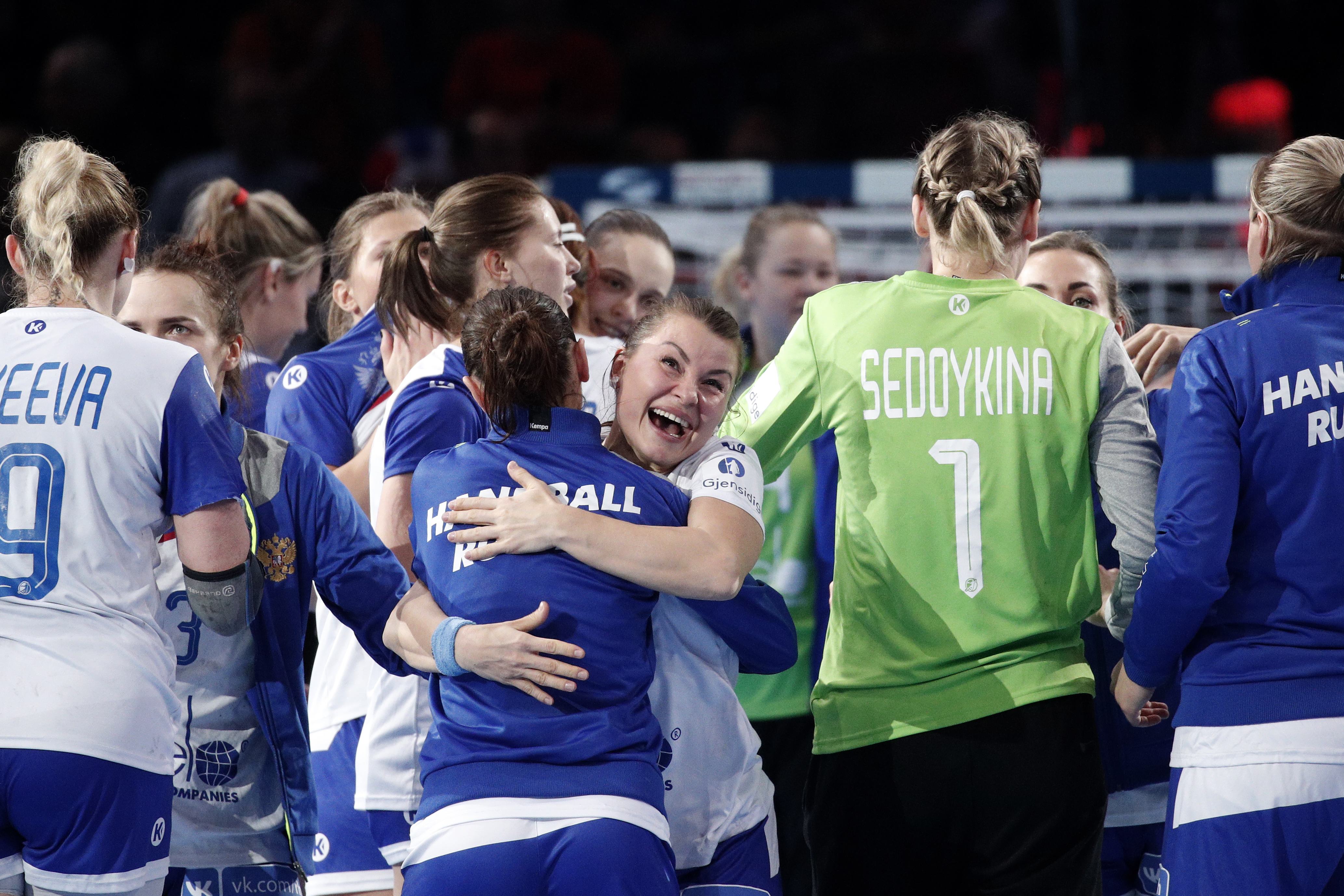 România - Rusia 22 -28. Tricolorele au pierdut fără drept de apel în semifinalele Euro 2018 de handbal feminin. Duminică, finala mică pentru bronz | VIDEO&GALERIE FOTO