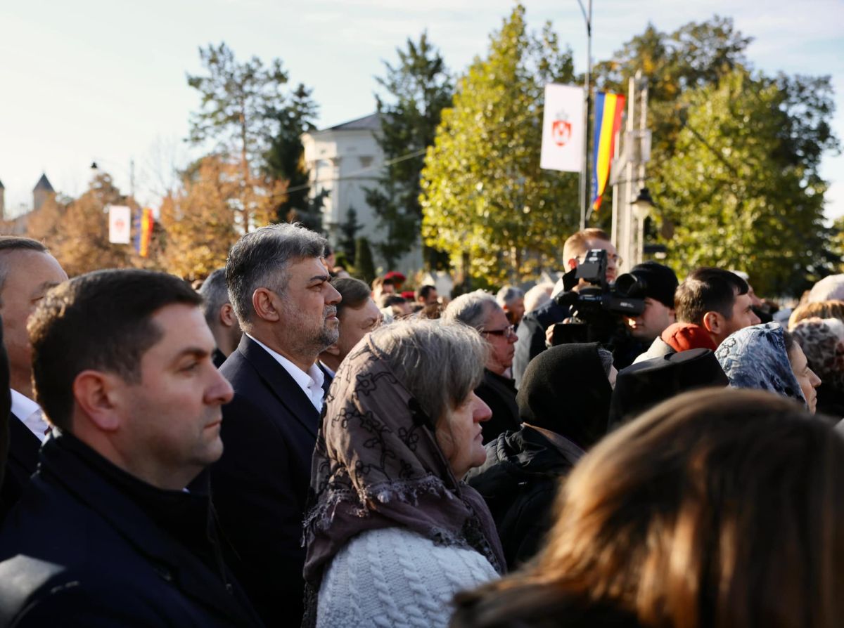 Candidații la prezidențiale au ajuns la slujba de la Catedrala Mitropolitană Iași, pentru Sfânta Parascheva