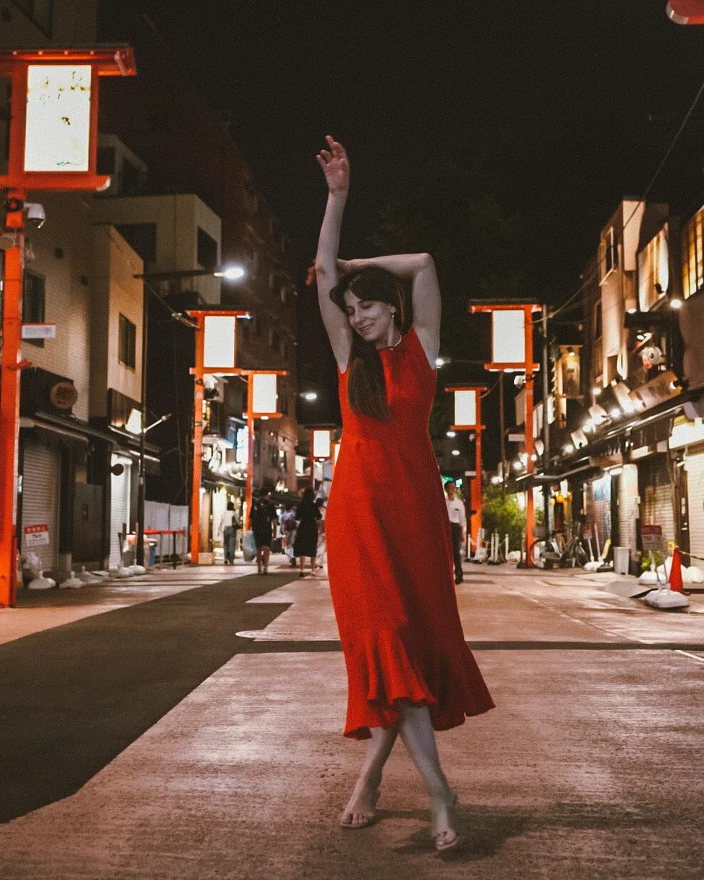 Imagini din vacanța Danei Rogoz cu familia, în Tokyo. Cum a apărut actrița alături de copiii ei și de băiatul soțul ei