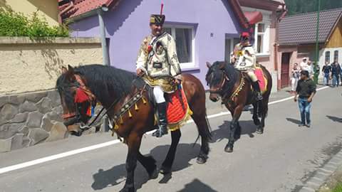 Mii de oameni au asistat la Parada Junilor la Brașov | GALERIE FOTO