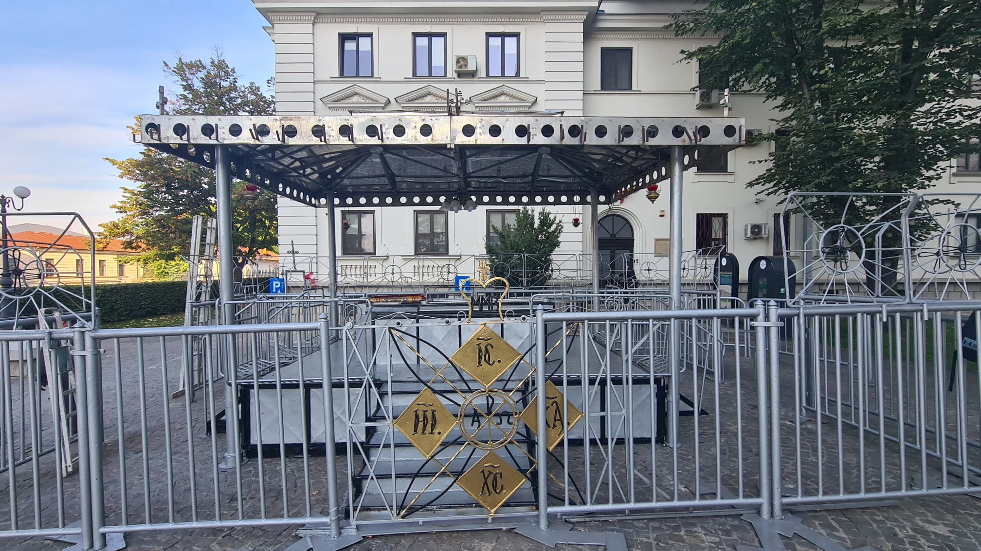 300.000 de credincioși sunt așteptați începând de mâine în pelerinaj la Sfânta Parascheva. Vor fi aduse și moaștele unui sfânt cu origini în Ucraina