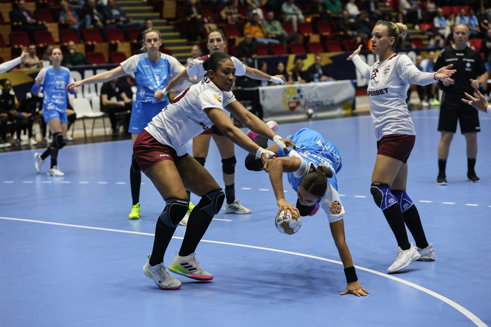 CSM București, victorie cu Rapid în meciul derby al campionatului de handbal feminin