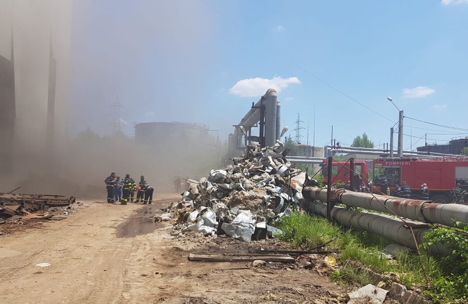 Incendiu la o hală dezafectată a termocentralei Doiceşti din Dâmbovița. Locuitorii din zonă, avertizaţi prin RO-ALERT