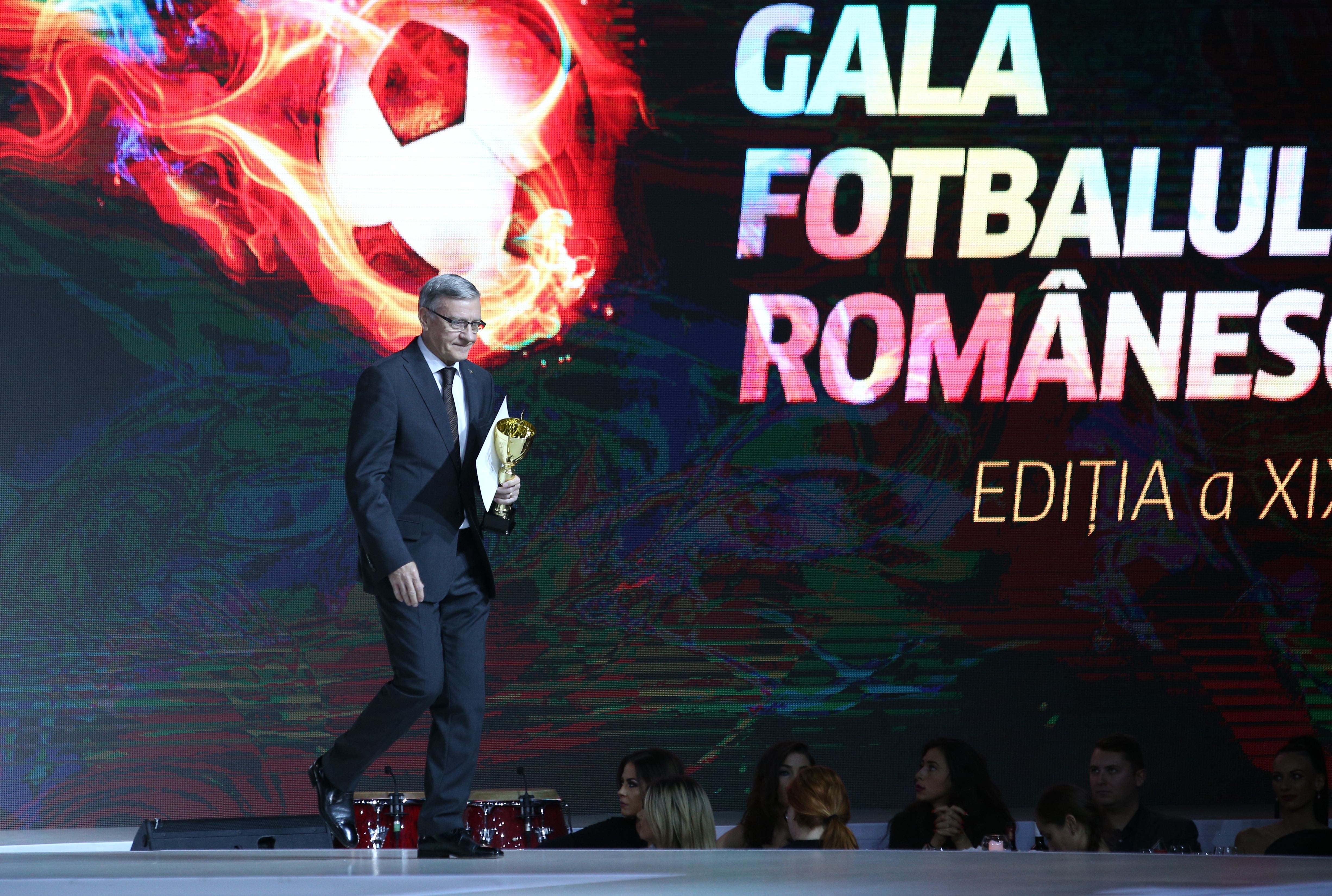 Gala Fotbalului Românesc 2017. Budescu, jucătorul anului. Hagi - antrenorul anului! Toate premiile acordate | FOTO&VIDEO