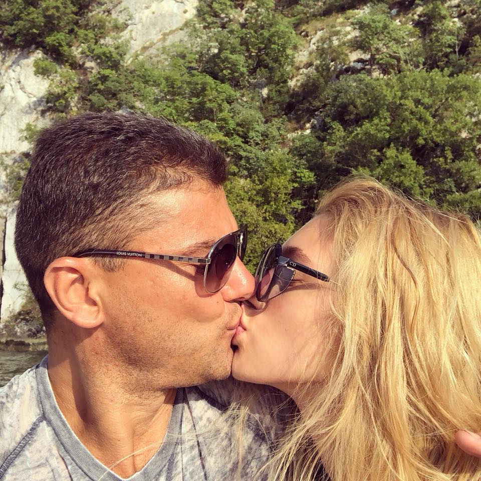 Cristian Boureanu și-a dus iubita tinerică în vacanță la Cazane | FOTO