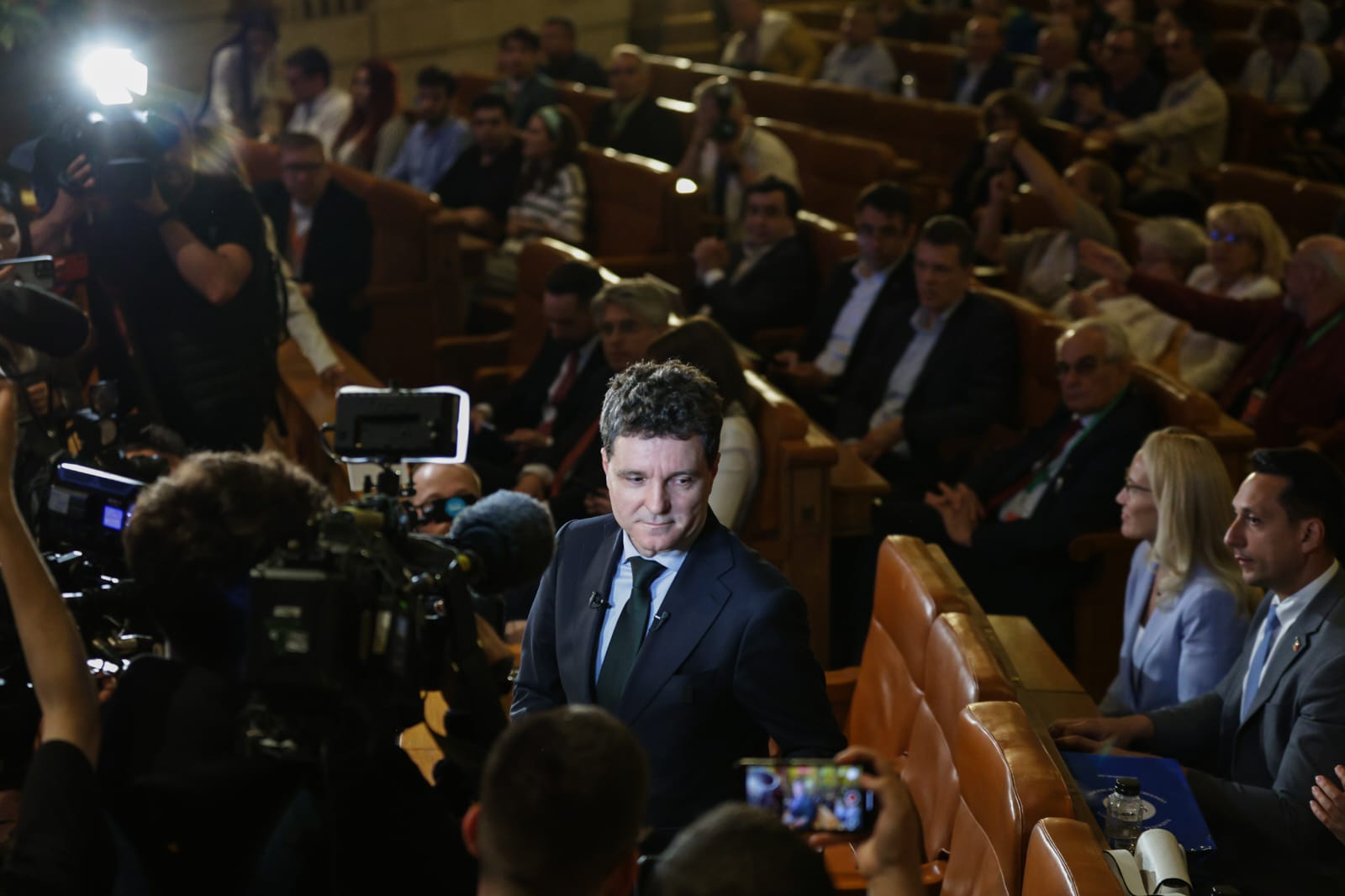 Nicușor Dan vs George Simion. Ce au spus la prima confruntare înaintea turului 2 al alegerilor prezidențiale, la Congresul BNS