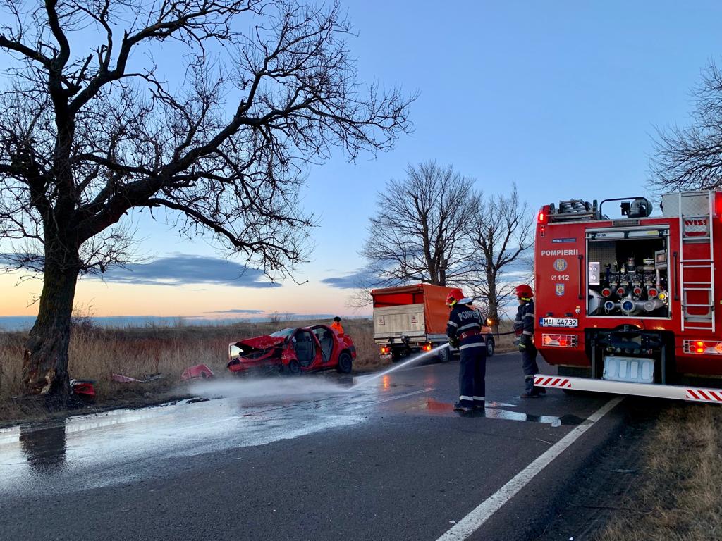 FOTO | Accident grav în Teleorman, în ziua de Crăciun. Doi tineri au murit, un al treilea este la spital / FOTO&VIDEO