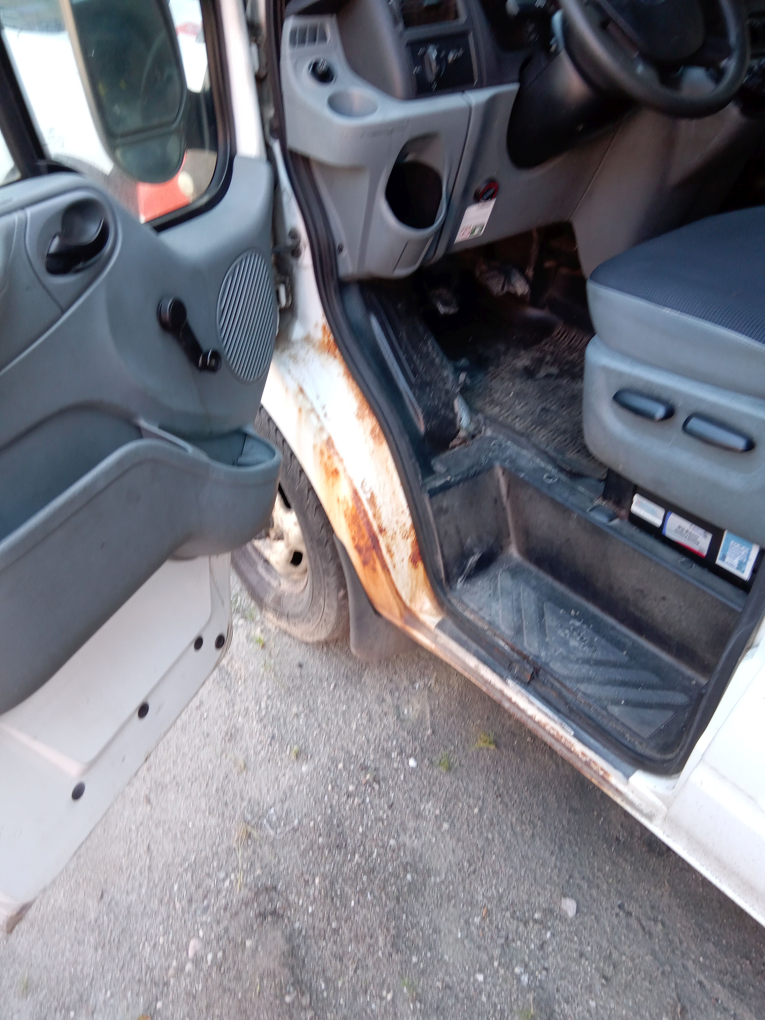 Medicii și personalul de la Salvare din toată țara ne-au trimis imagini cu ambulanțele preistorice, cu un milion de kilometri la bord