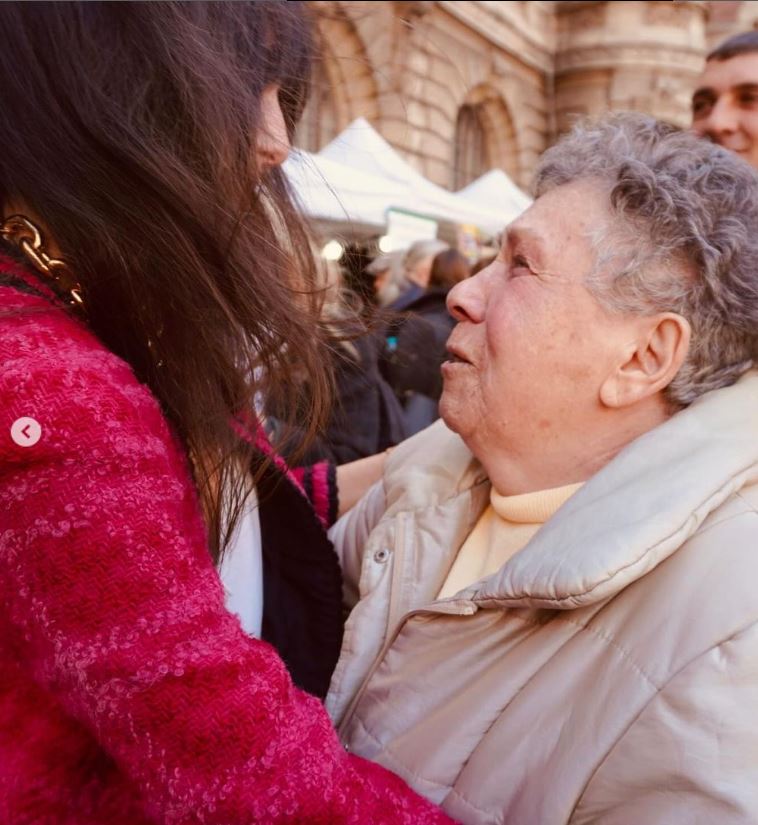 Dana Budeanu, discuție neașteptată cu o pensionară într-un târg din București: „Mergeți să vedeți cine suntem”
