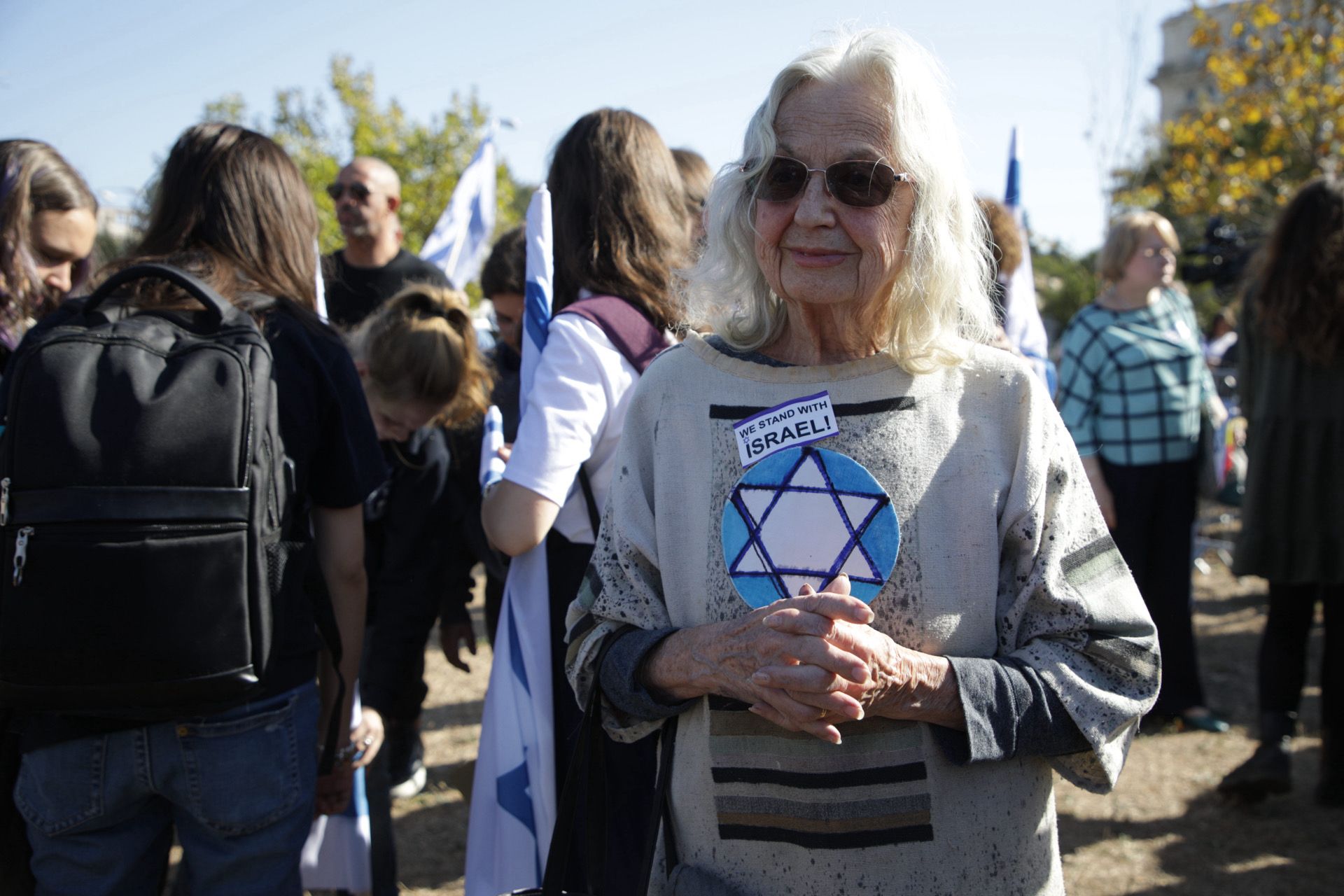 Miting la București, sute de persoane s-au solidarizat cu victimele atacului Hamas. „Israelienii nu au intrat în casele nimănui și nu au luat ostatici copii”
