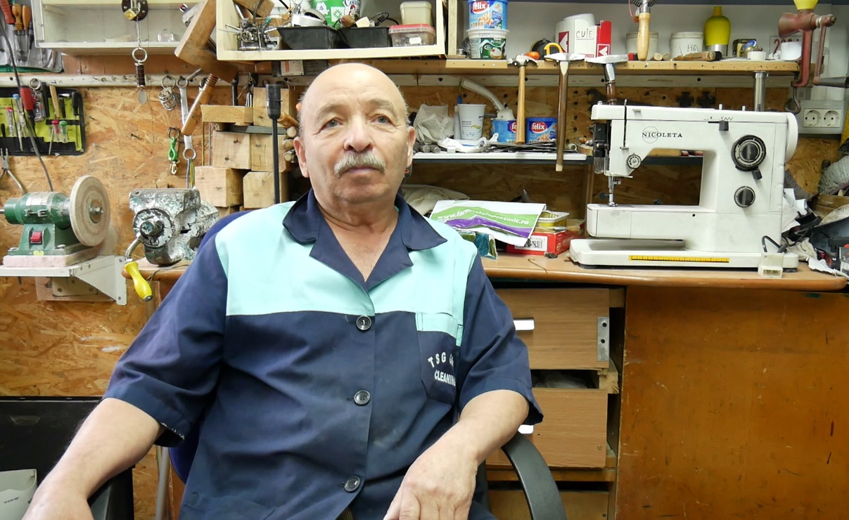VIDEO/ Pensionarul cu 60 de ani vechime în câmpul muncii: "Dacă tu nu muncești pentru copilul tău, sărăcia prinde rădăcini"