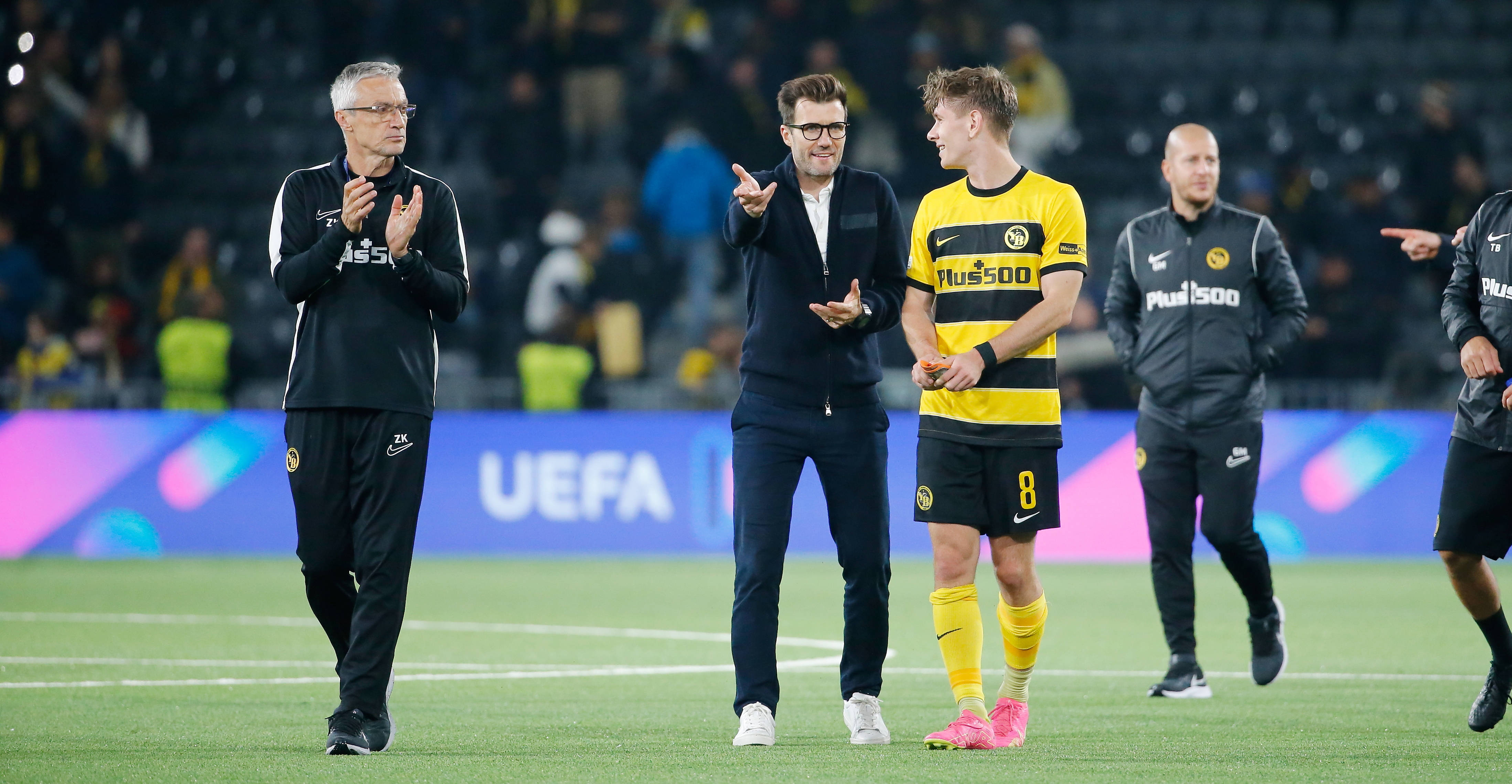 Zoltan Kadar s-a născut lângă fabrica de spirt și bere și lângă terenul de fotbal din Ozun: „Săream gardul de la bunica și intram pe terenul lui Juventus”. Știe versurile imnului Ținutului Secuiesc, „dar n-am talent la cântat”