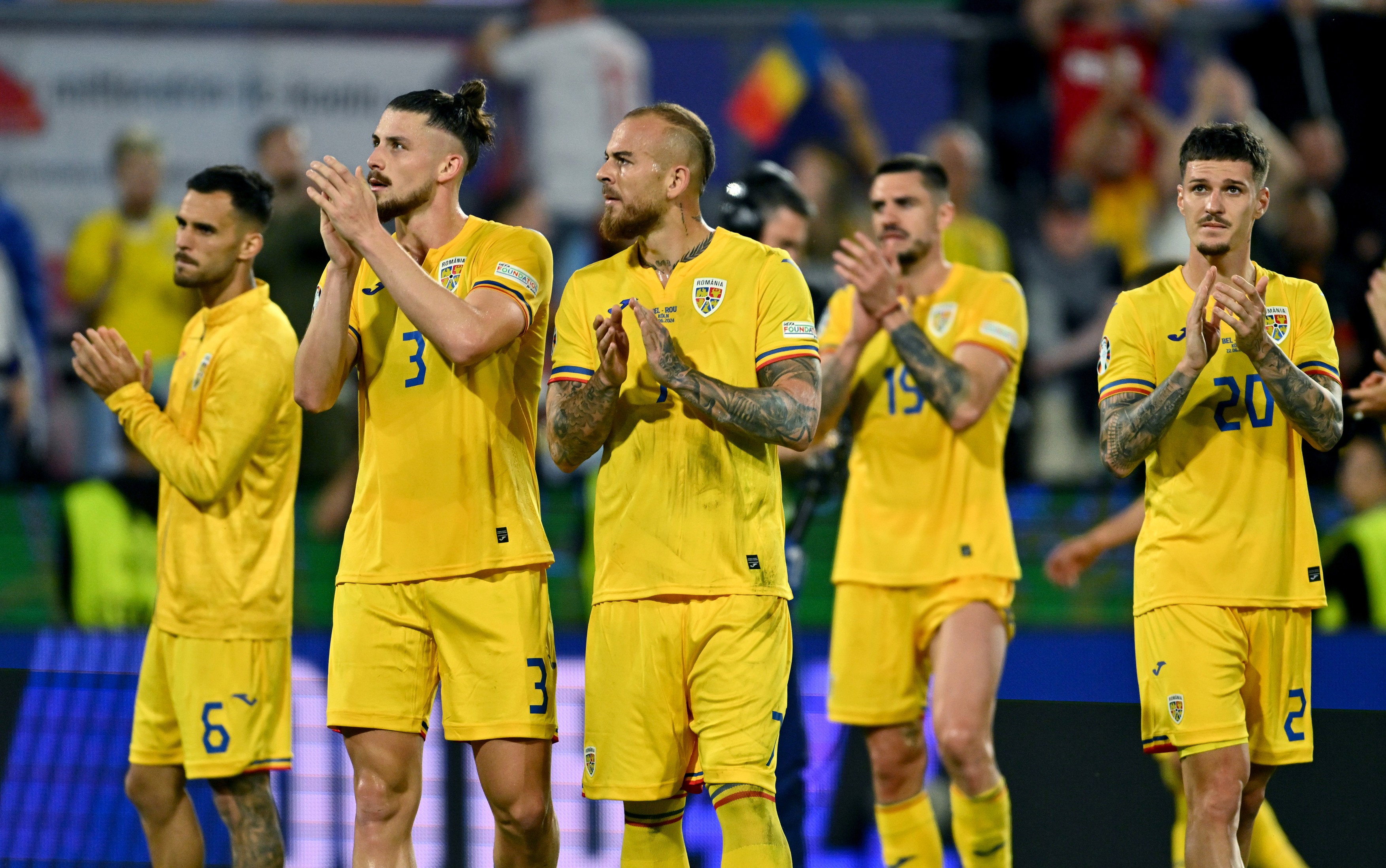EURO 2024. Cum au apărut Andreea Esca și Corina Caragea la meciul România - Belgia. Prezentatoarele au sărit și scandat cu suporterii