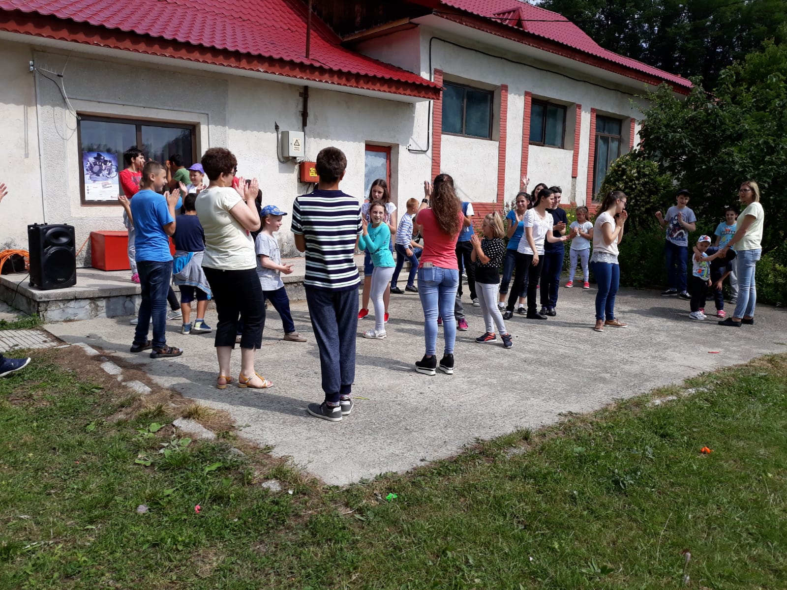 FOTOREPORTAJ: De la gârla din fundul curții la piscină cu tobogane. 600 de copiii din Vaslui văd prima oară un oraș