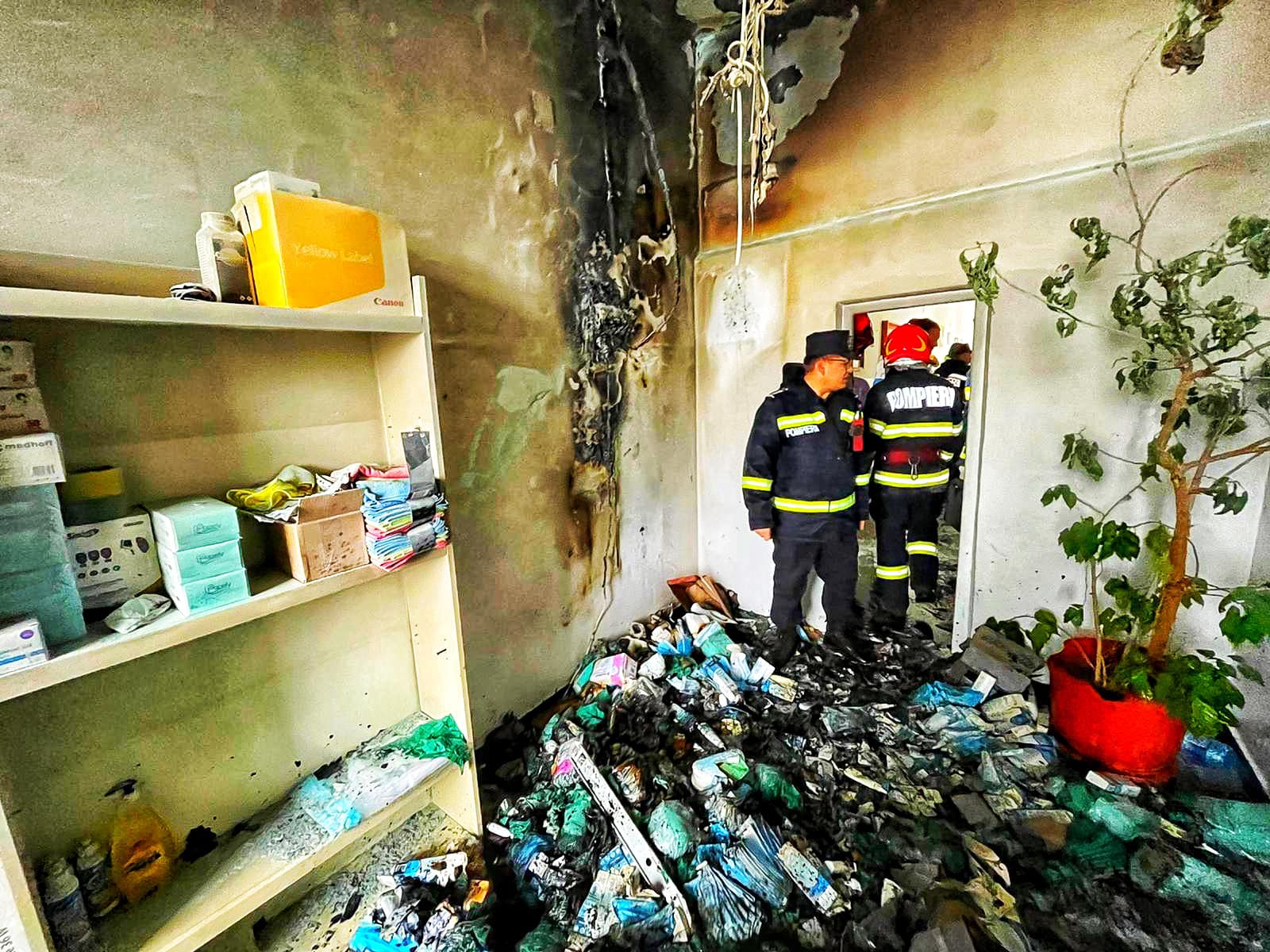 Incendiu la o școală din Bacău. Toți elevii și profesorii au fost evacuați