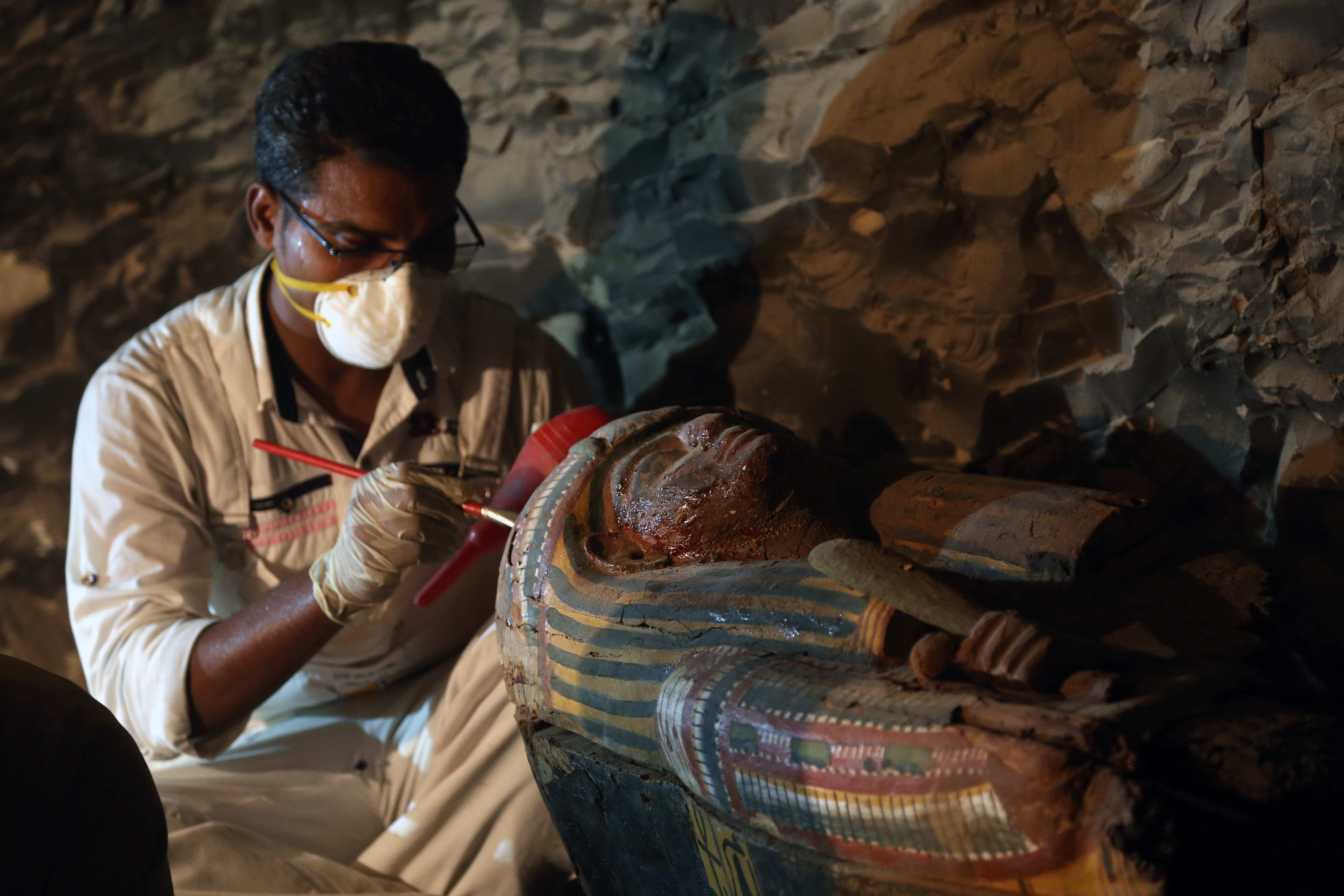 GALERIE FOTO| Noi mumii într-un mormânt descoperit în apropiere de Luxor în Egipt