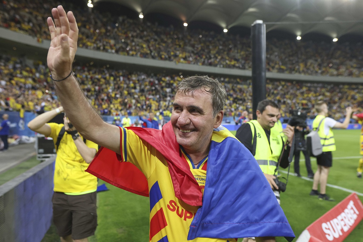 Gică Hagi, mesaj viral după meciul de adio al Generaţiei de Aur: „Alături de colegii cu care am trăit cele mai mari bucurii la echipa națională!”