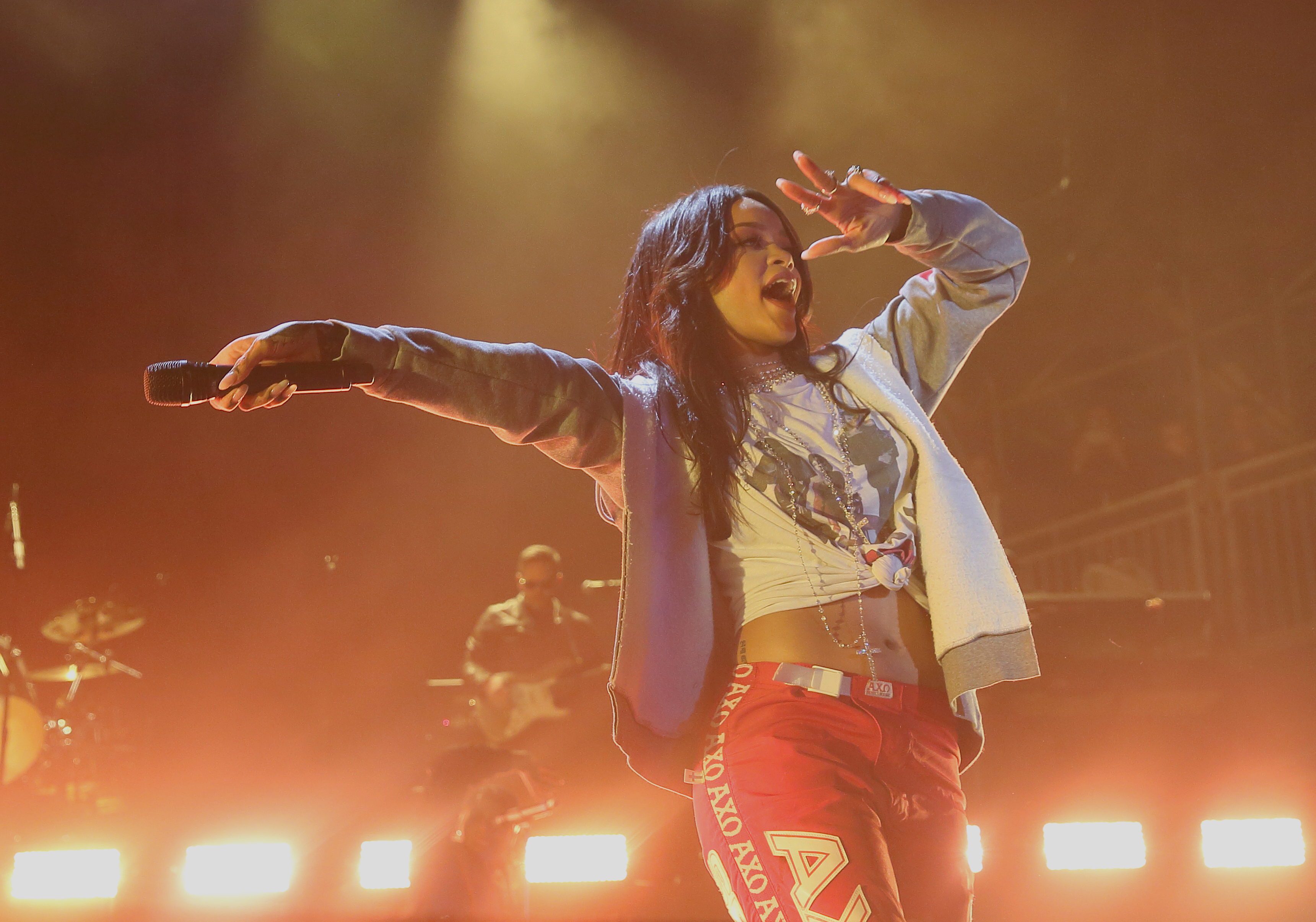 Rihanna i-a închis gura lui Mayweather! / GALERIE FOTO HOT