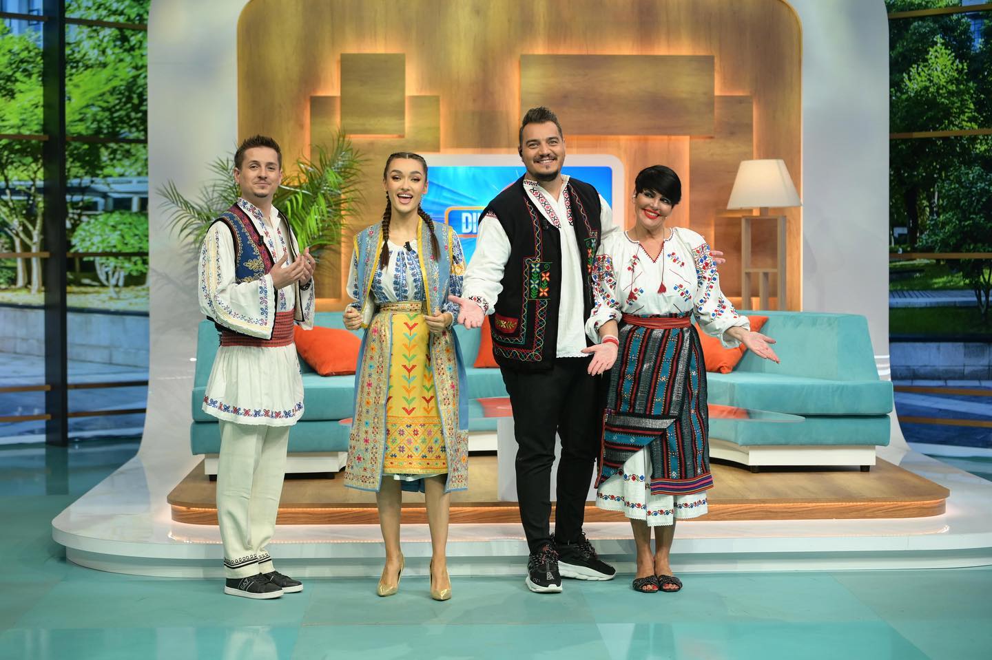 „Dimineața cu noi”, emisiunea prezentată de Bursucu, Viviana Sposub și George Tănase, scoasă din grila de toamnă Kanal D. Ce difuzează postul TV în locul matinalului
