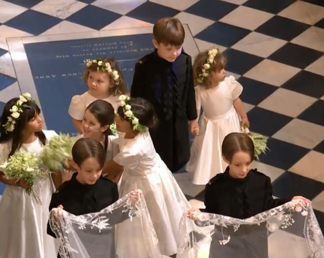 FOTO | Prinţul George şi Prinţesa Charlotte, adorabili la nunta regală