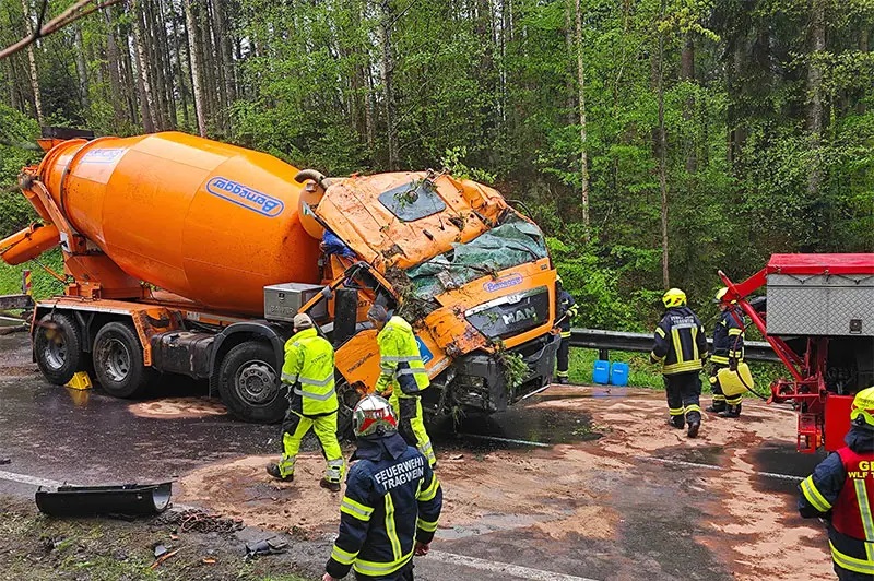 Un șofer român care abia devenise tată a murit pe un drum din Austria, unde s-a răsturnat cu betoniera și a fost strivit în cabină