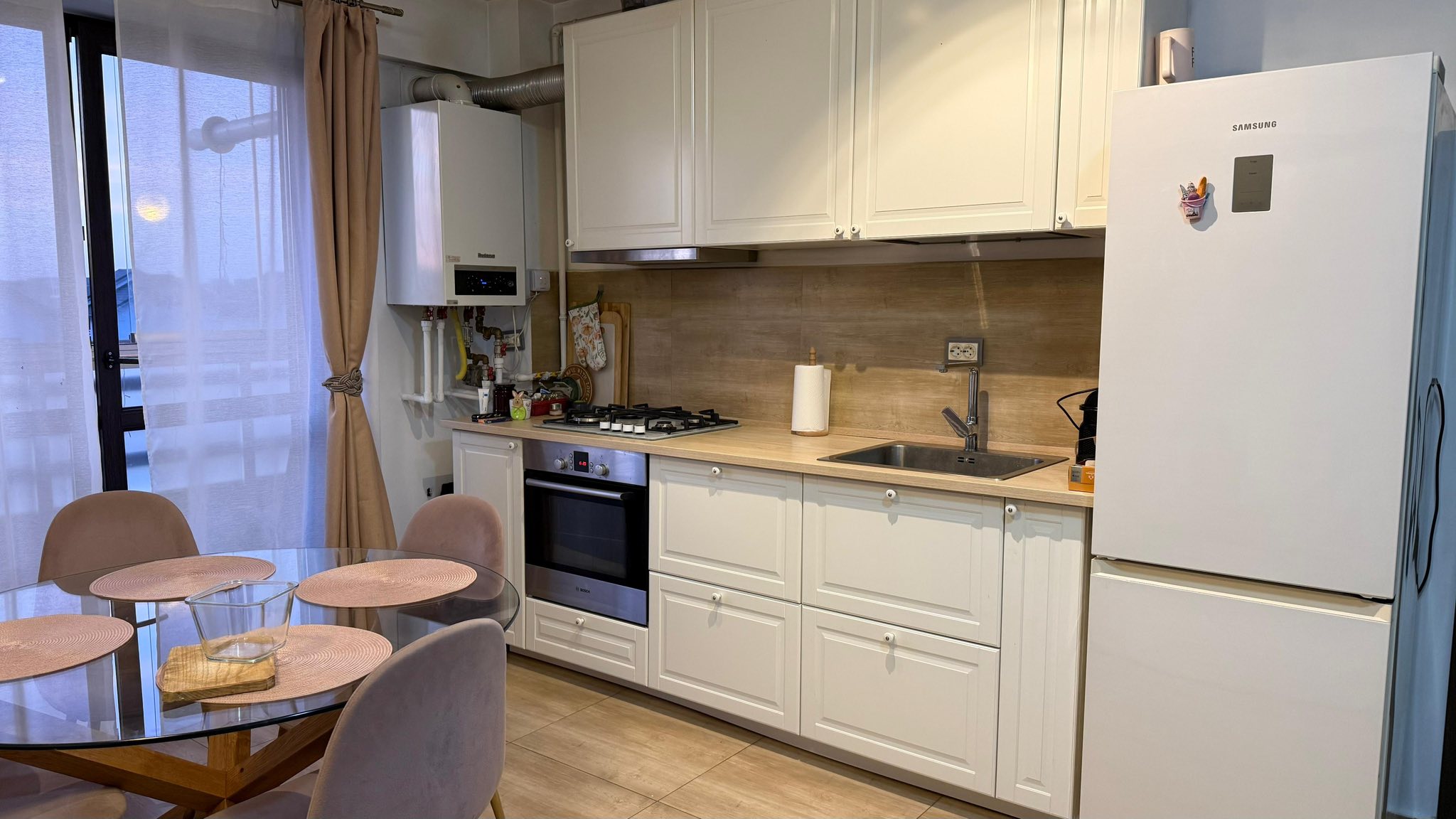 Imagini cu casa în care locuiește Deea Maxer. A scos apartamentul la vânzare: „E momentul să facem o schimbare”