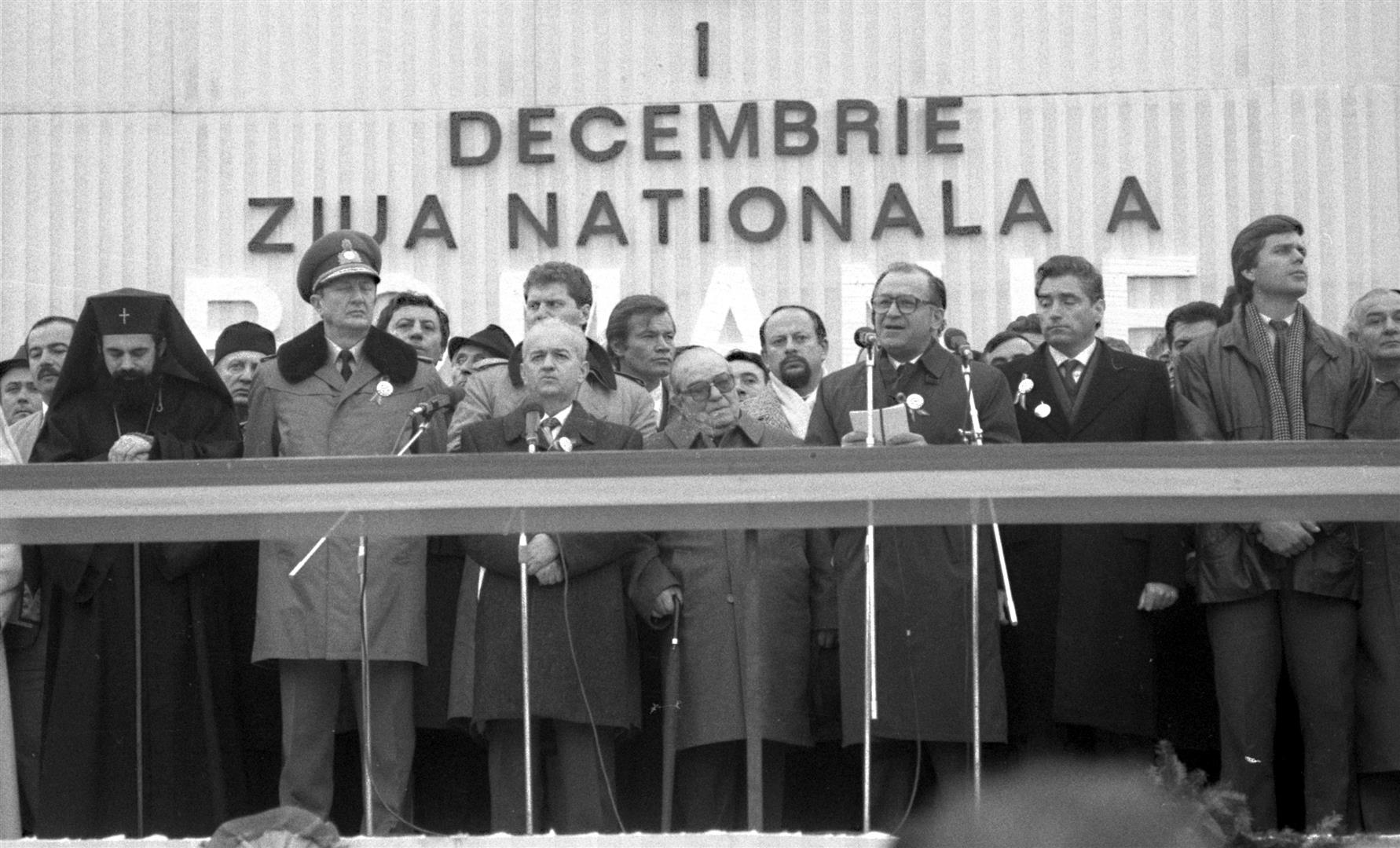 „Ambuscada” de la 1 decembrie 1990. Cum a fost deturnată prima sărbătoare de Ziua Națională postrevoluționară pentru umilirea lui Corneliu Coposu